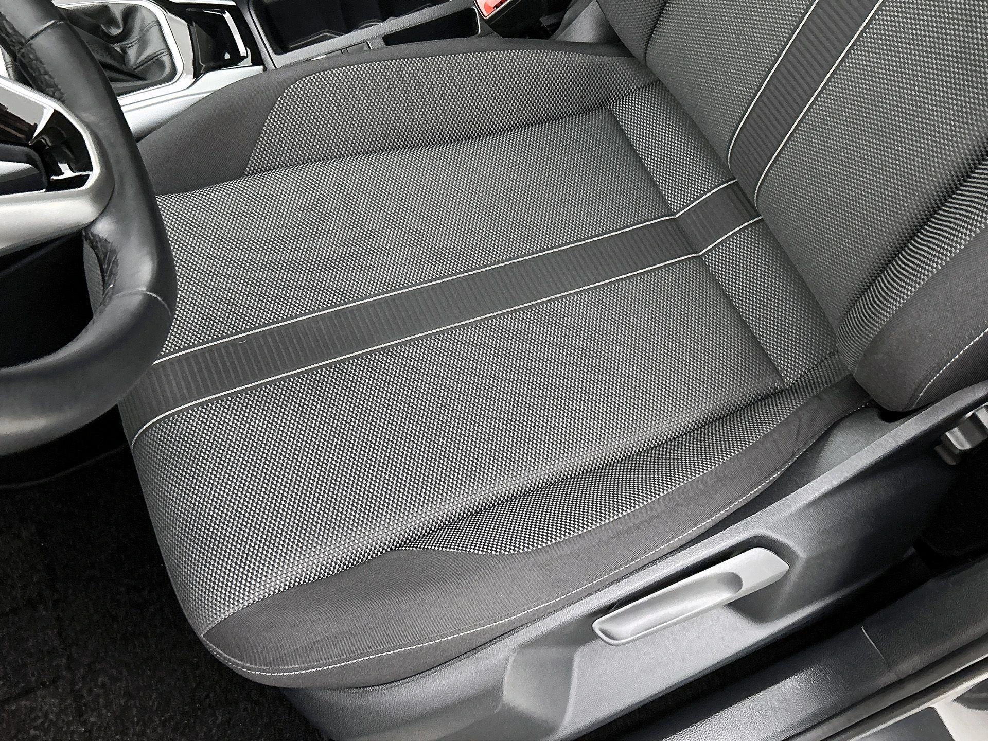Volkswagen-T-Roc-image-16