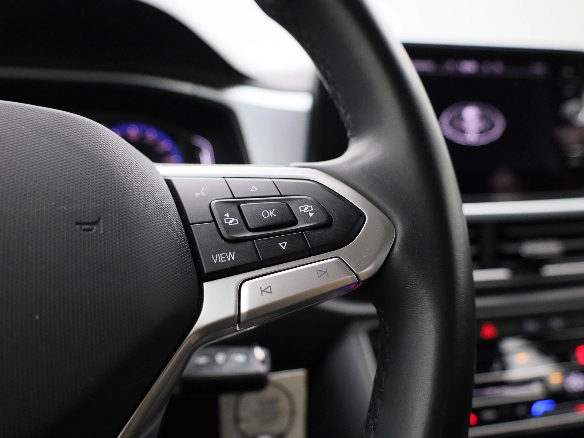 Volkswagen-T-Roc-image-19