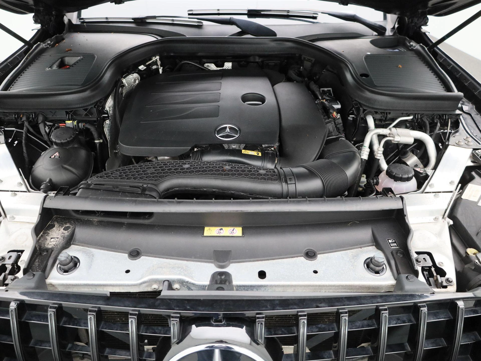 Mercedes-Benz-GLC-image-37