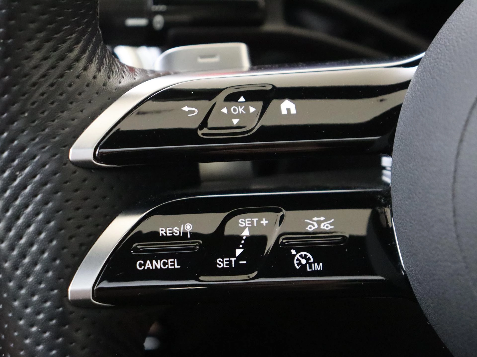 Mercedes-Benz-E-Klasse-image-12