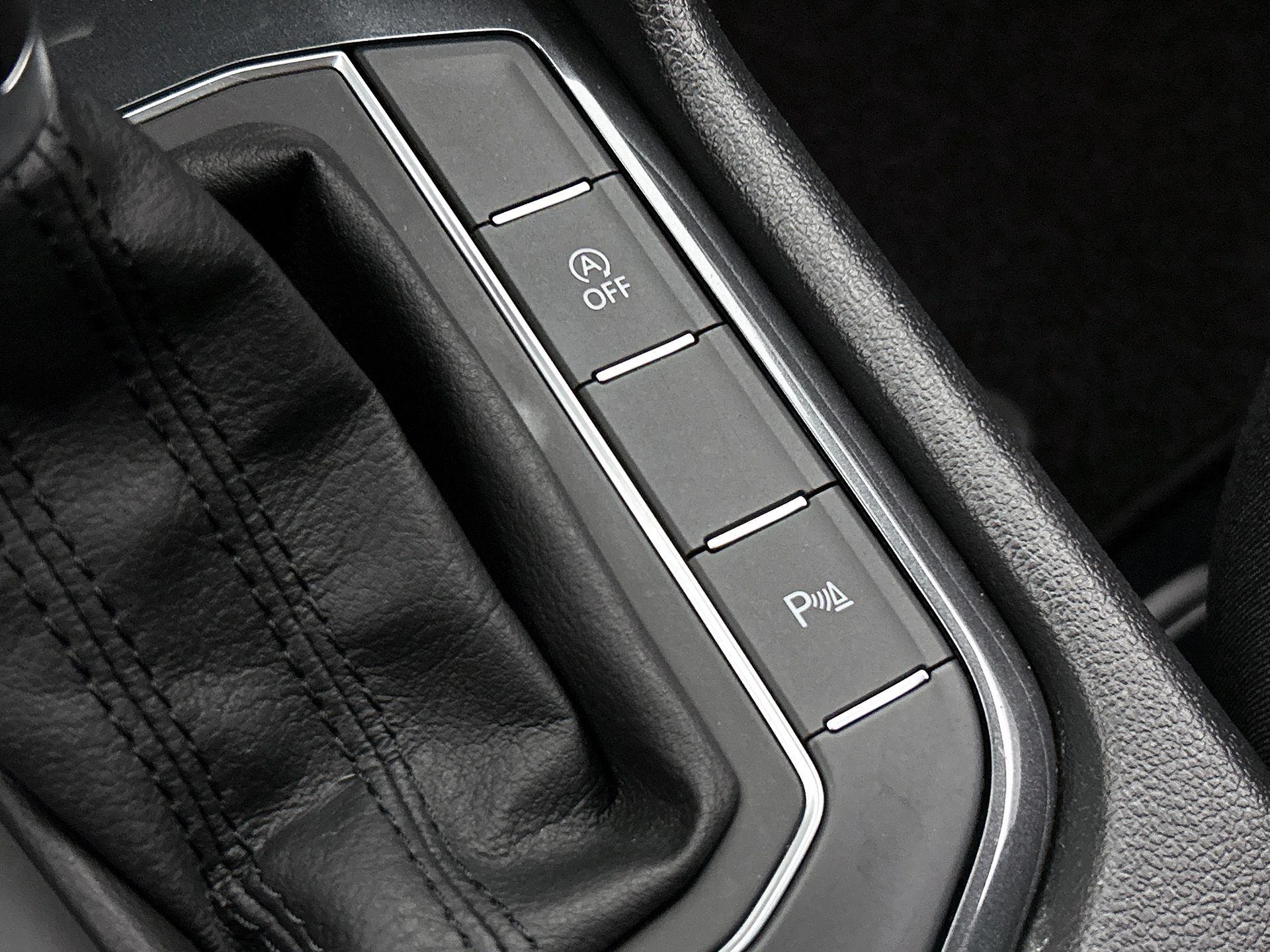 Volkswagen-Tiguan-image-12