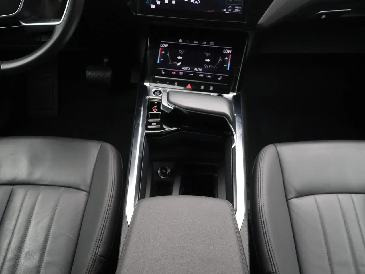Audi e-tron Sportback Audi e-tron Sportback 55 QUATTRO 408PK *AUTOMAAT*LEDER*CAMERA*VIRTUAL COCKPIT*PDC*ACC*NAVI*APP-CONNECT*...*
