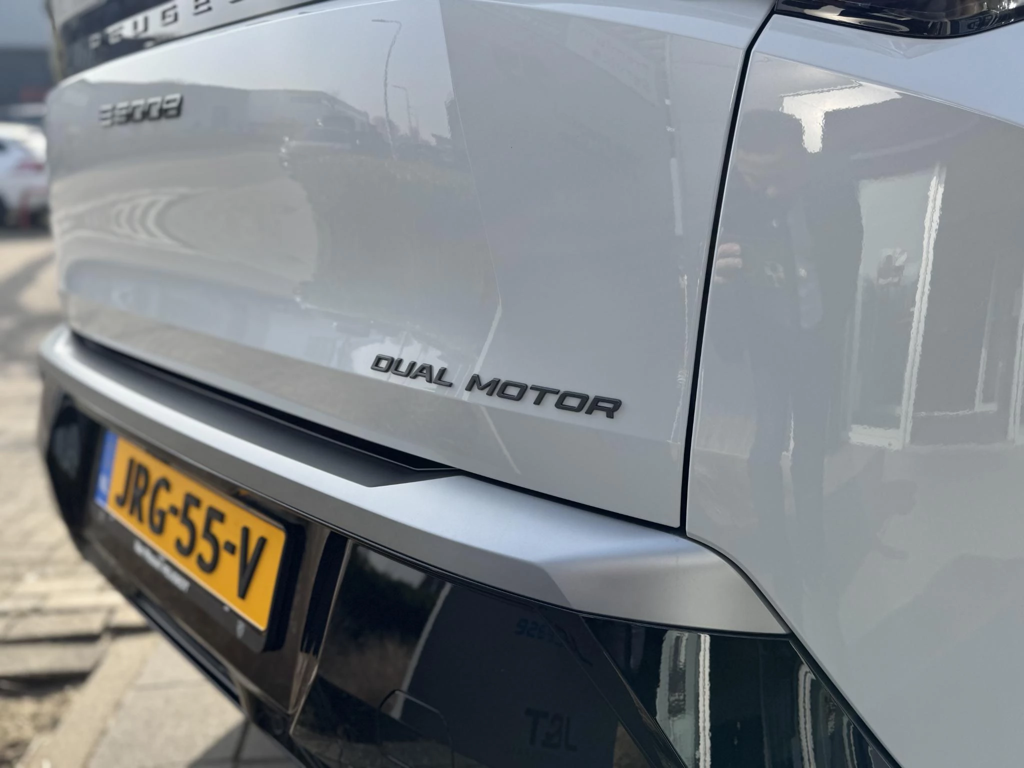 Peugeot-e-5008-image-13