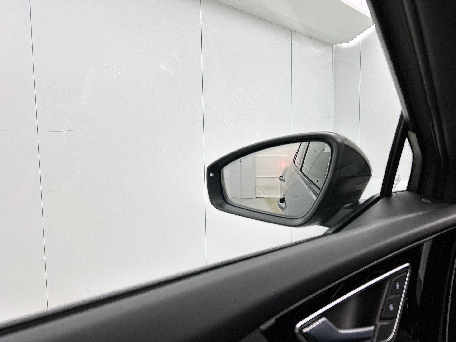 Audi-Q4 e-tron-image-19