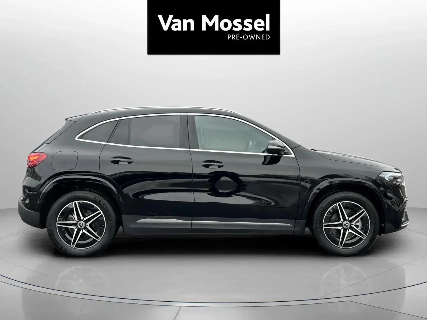 Mercedes-Benz-EQA-image-3