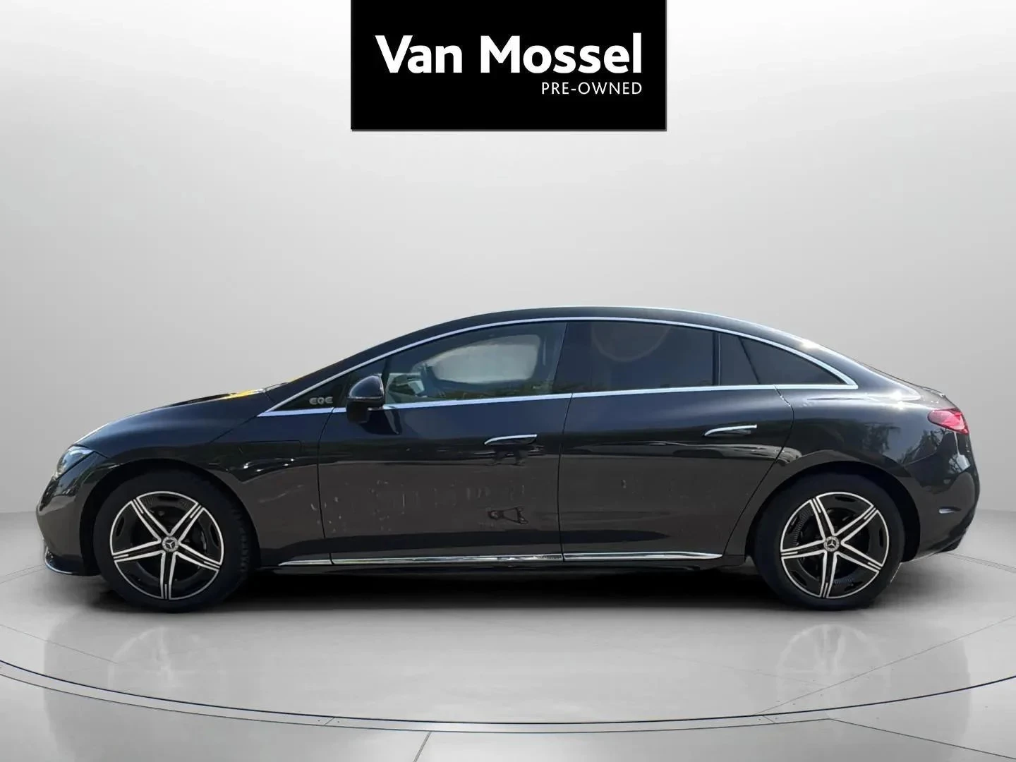 Mercedes-Benz-EQE-image-7