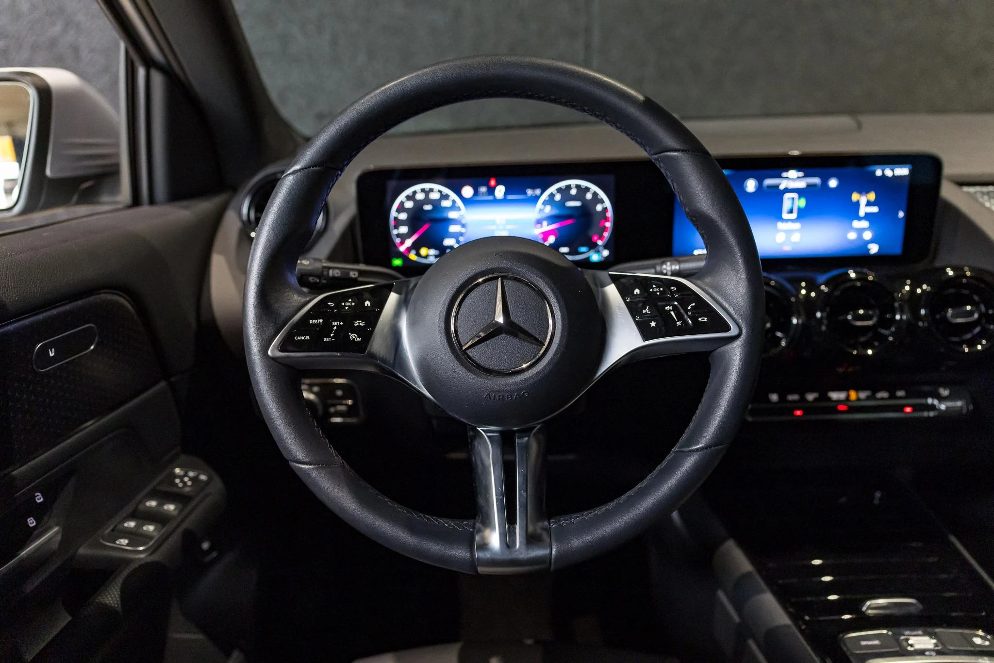 Mercedes-Benz-GLA-image-16