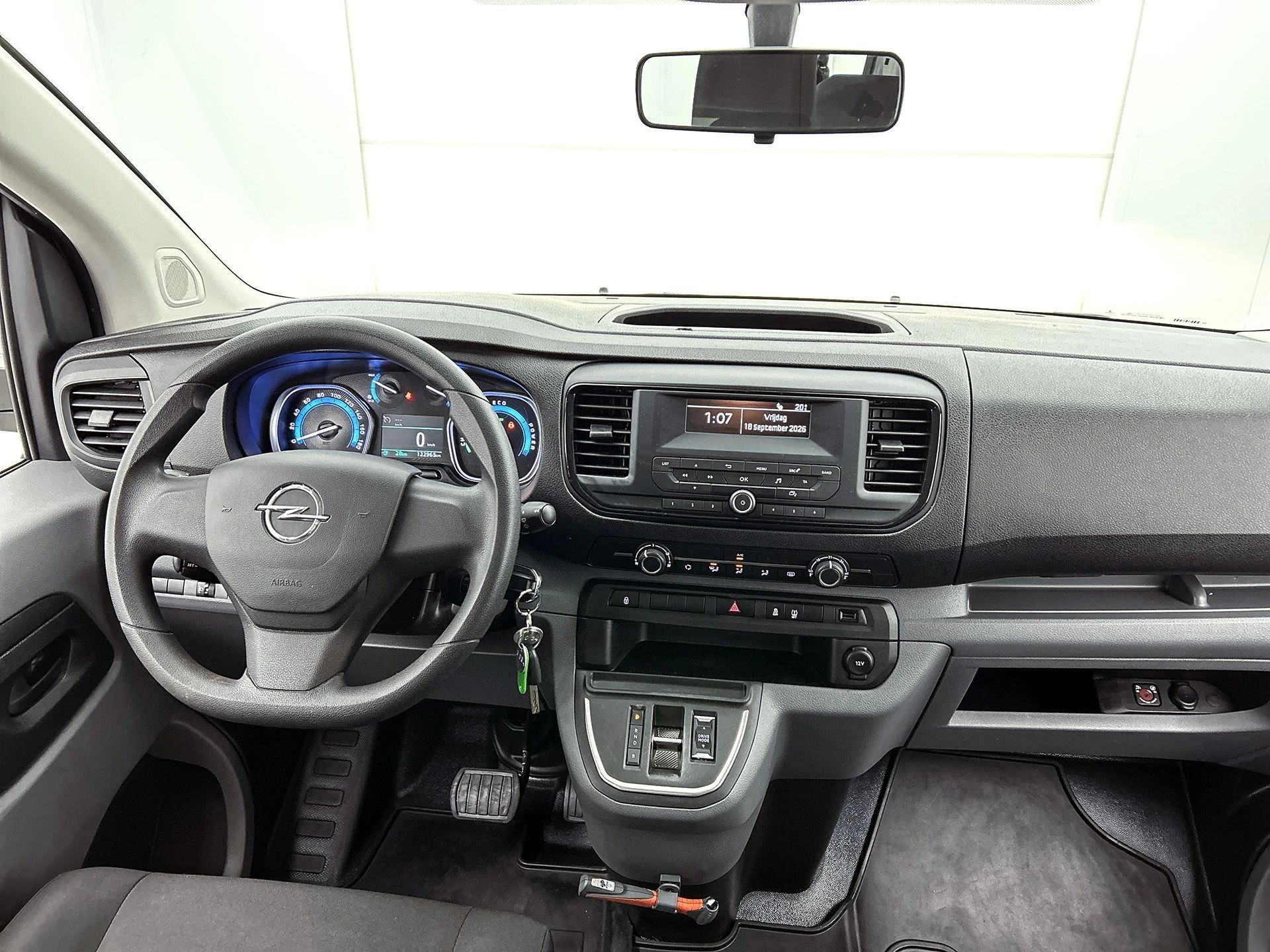 Opel-Vivaro-e-image-20