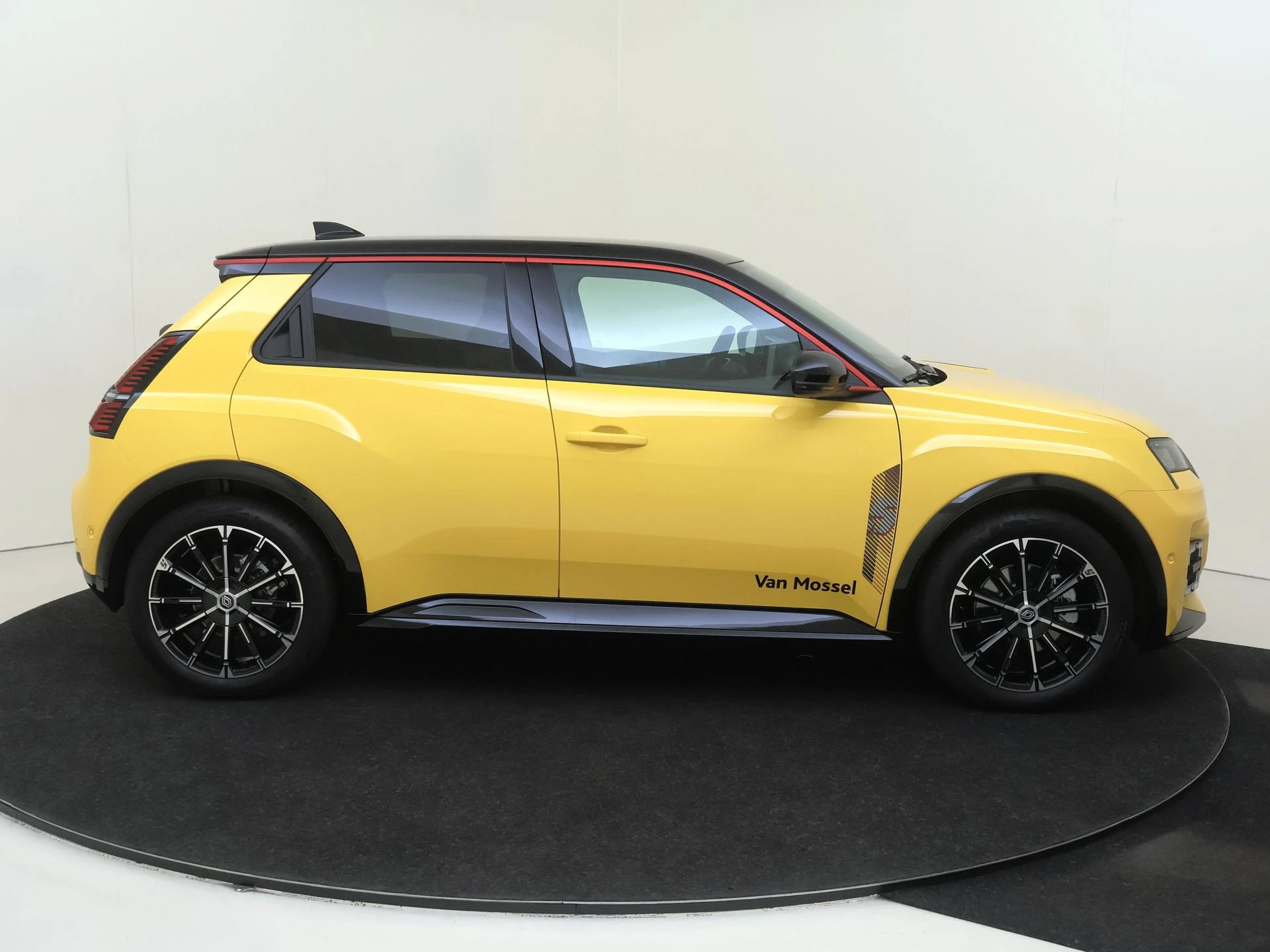 Renault 5 urban range iconic cinq 40 kWh