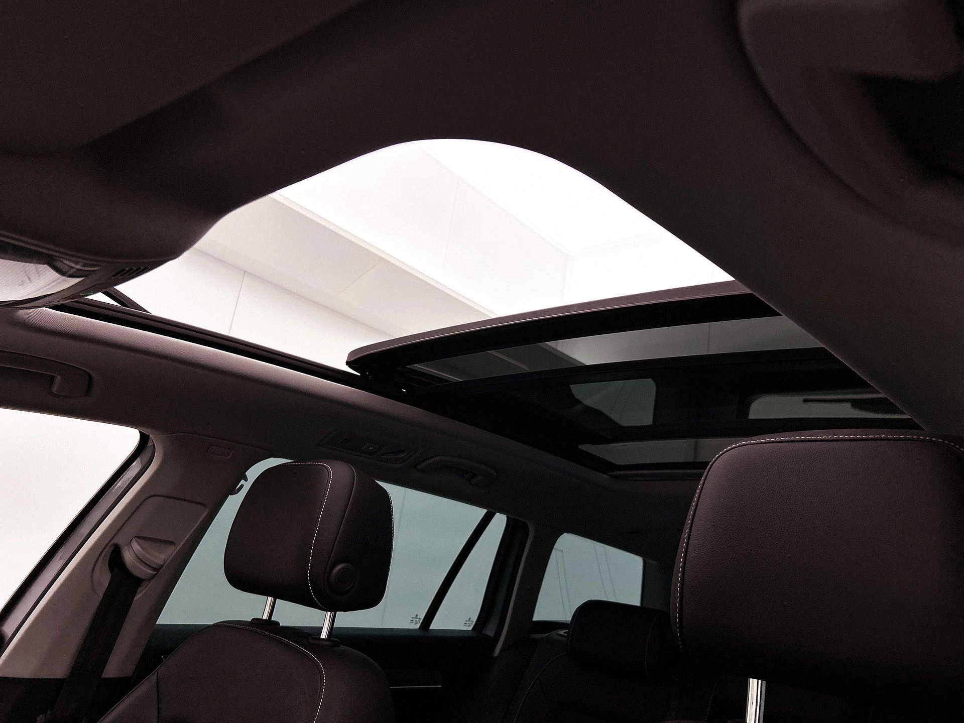 Volkswagen-Passat-image-36