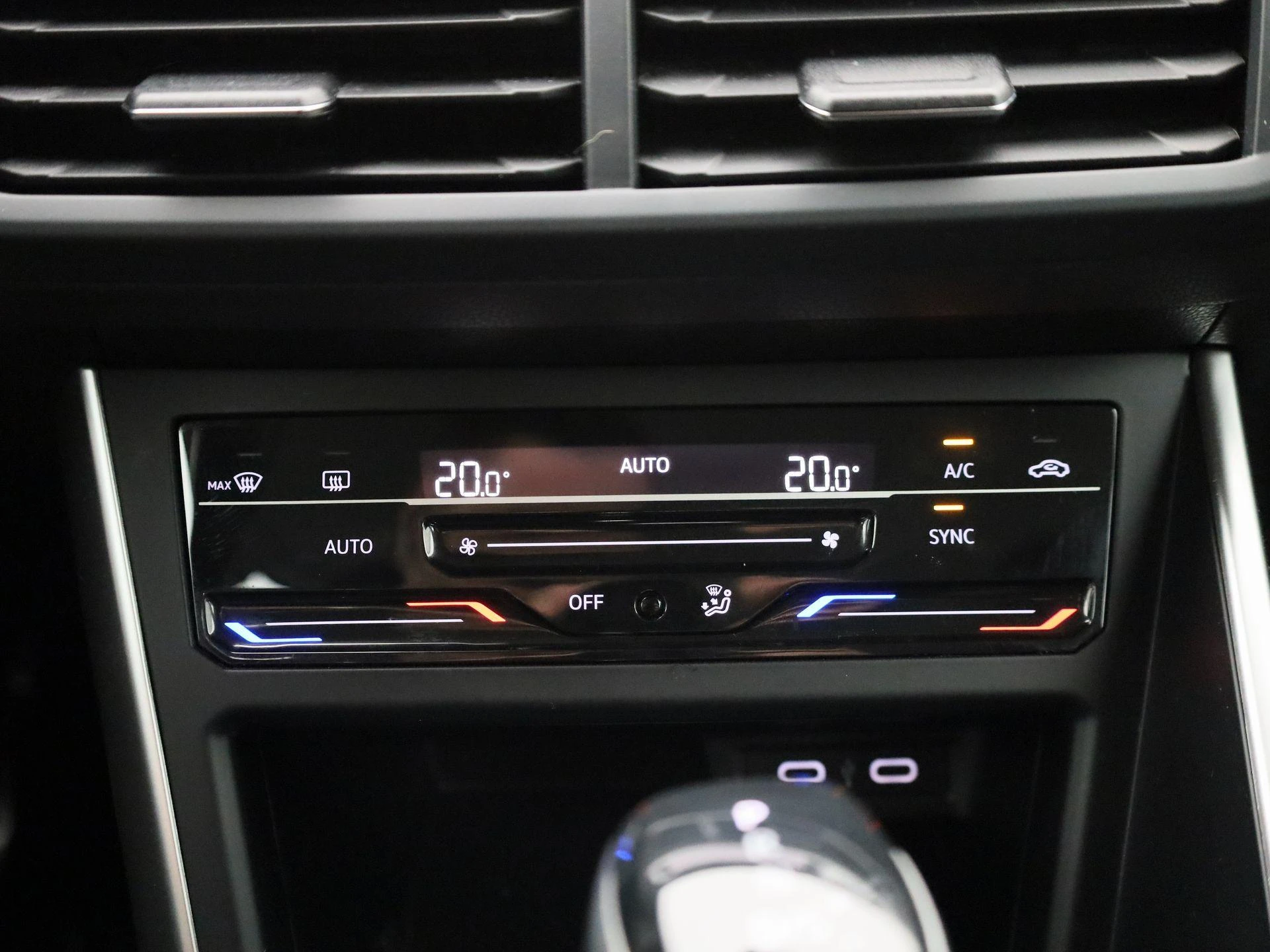 Volkswagen-Polo-image-18