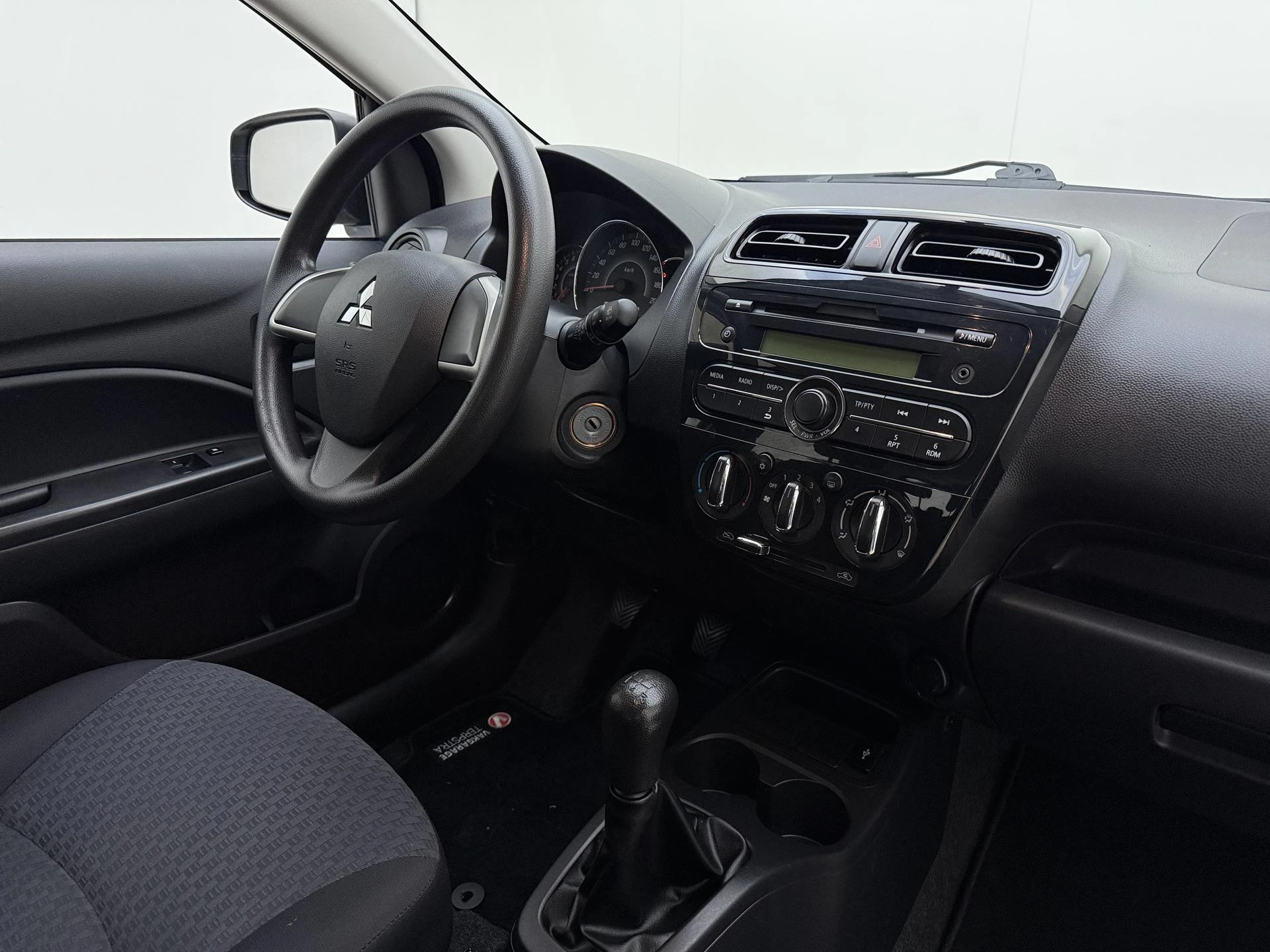 Mitsubishi-Space Star-image-4