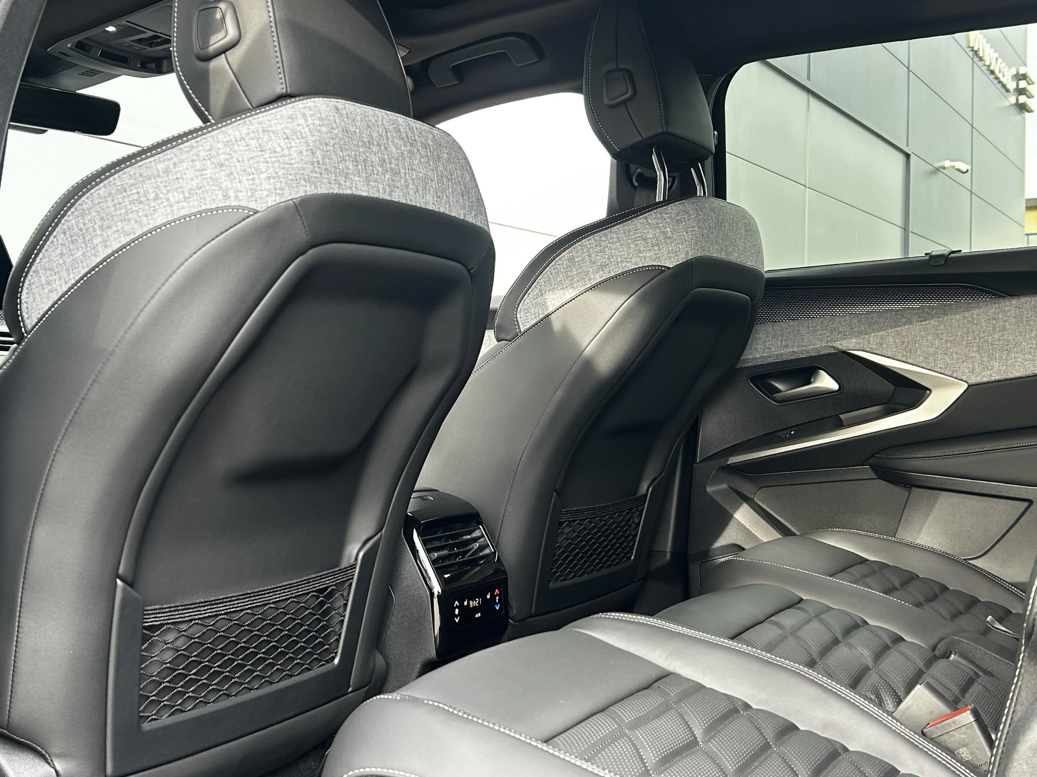 Peugeot-e-5008-image-26