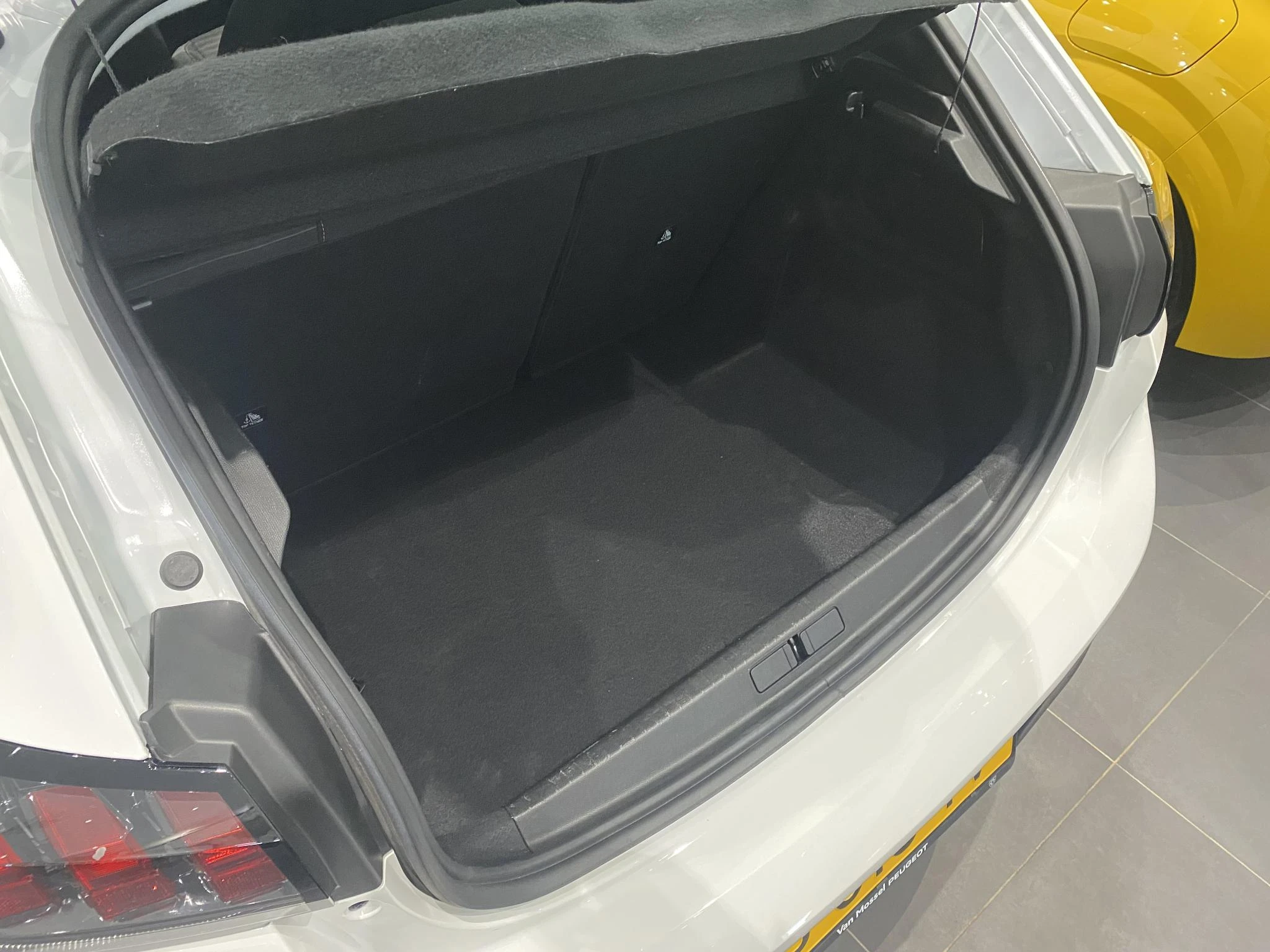 Peugeot-208-image-23