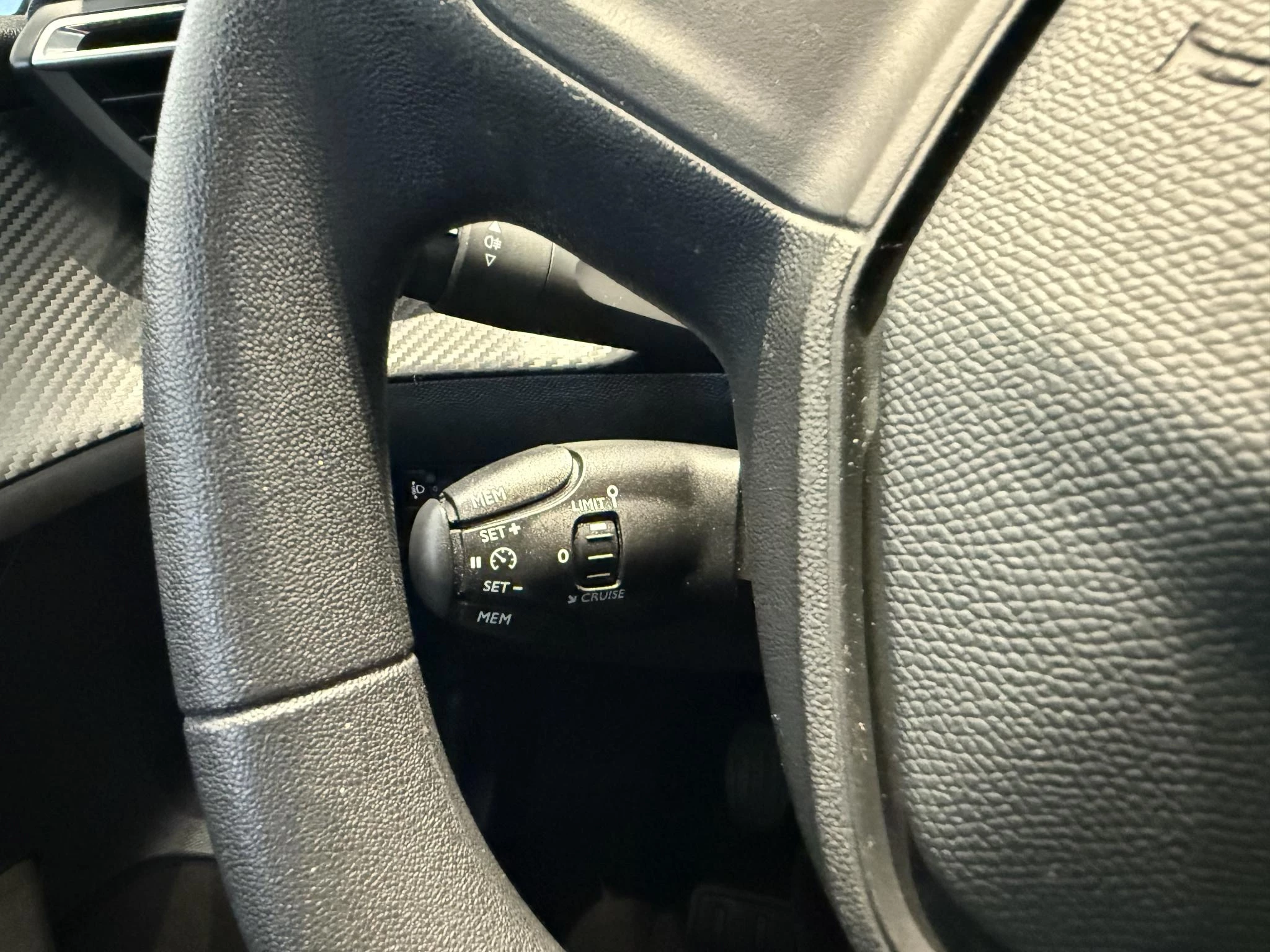Peugeot-208-image-13
