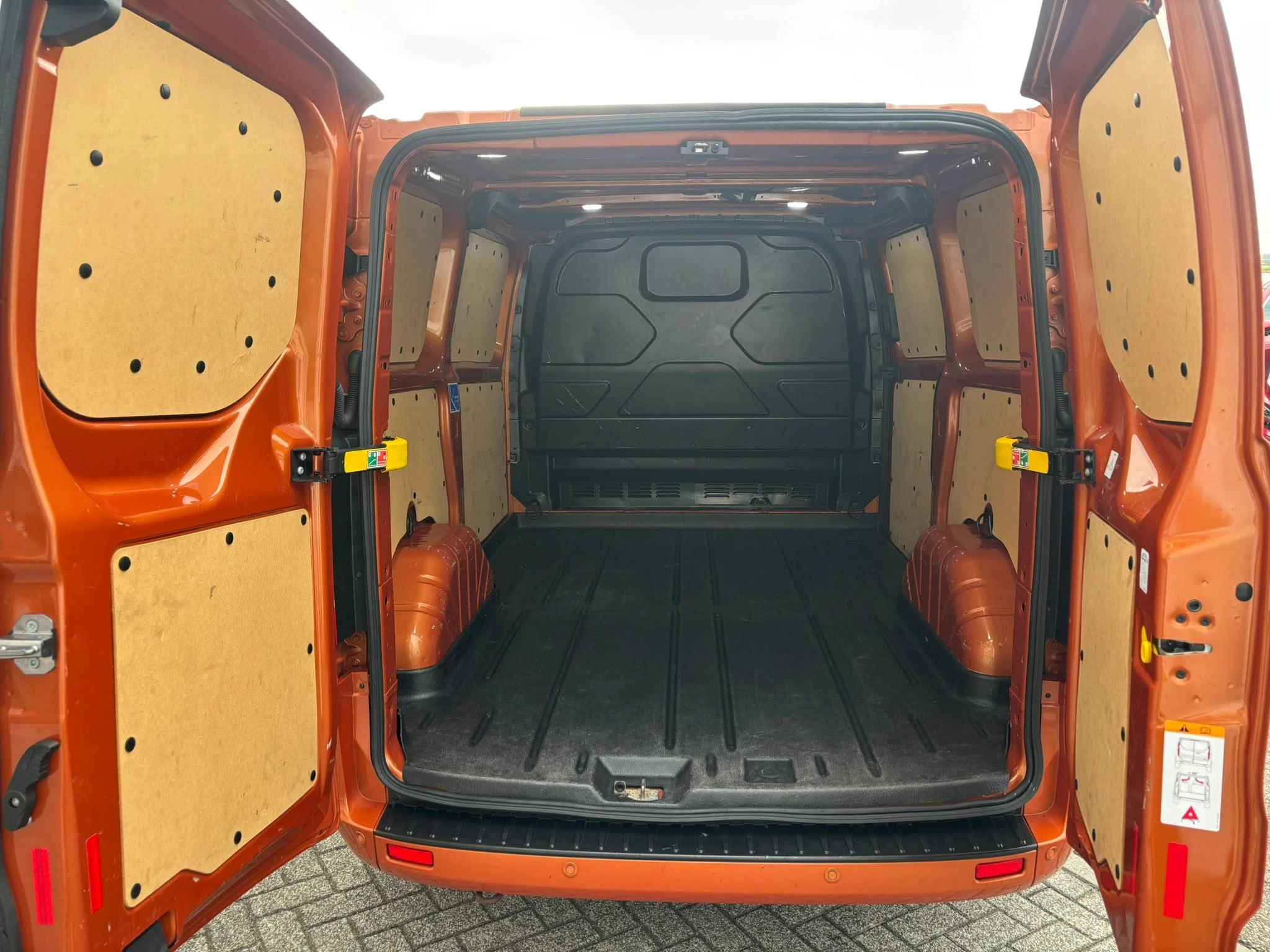Ford-Transit Custom-image-8