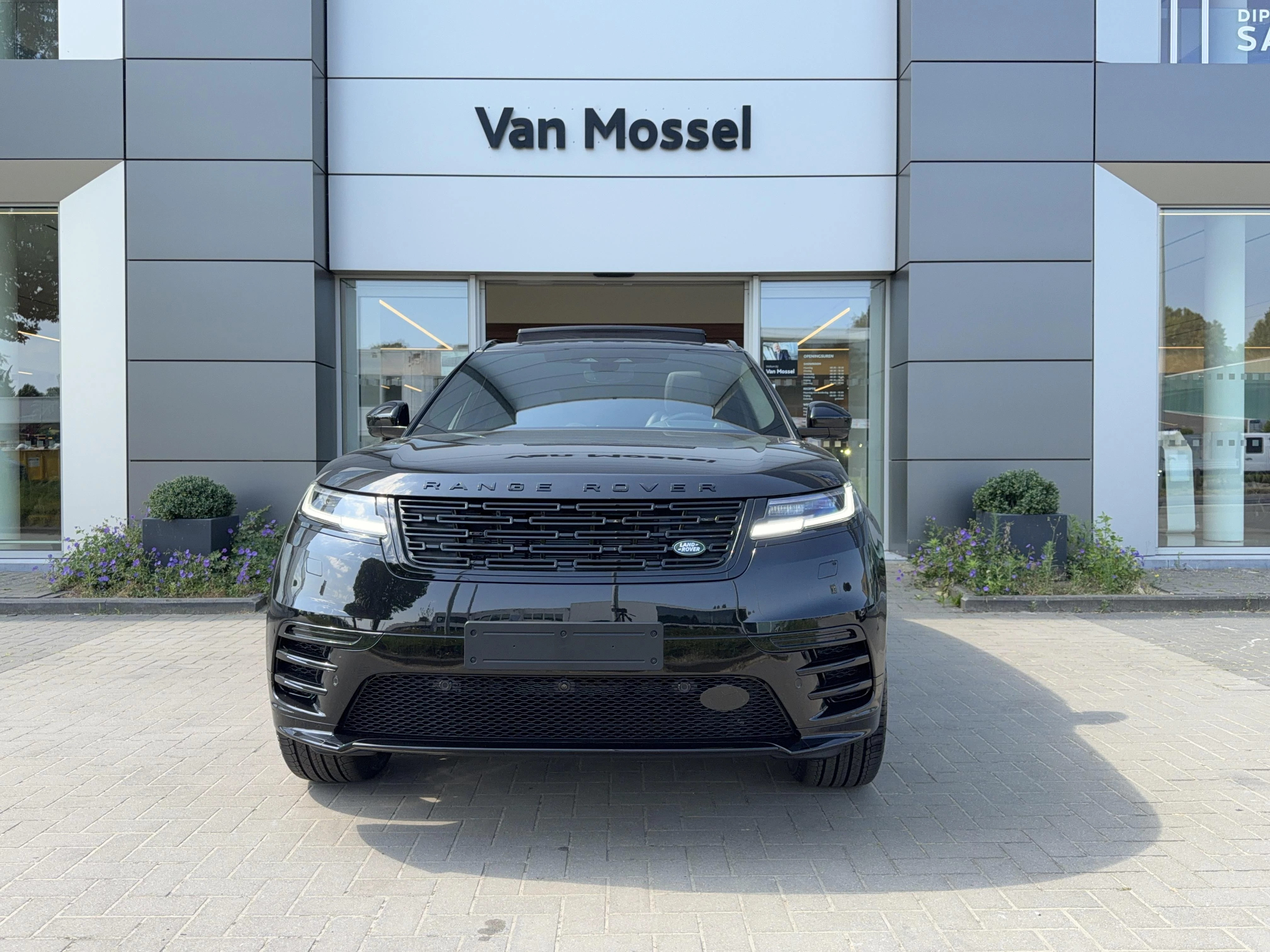 Land Rover Range Rover Velar P400e Belgravia AWD Auto. 26.75MY