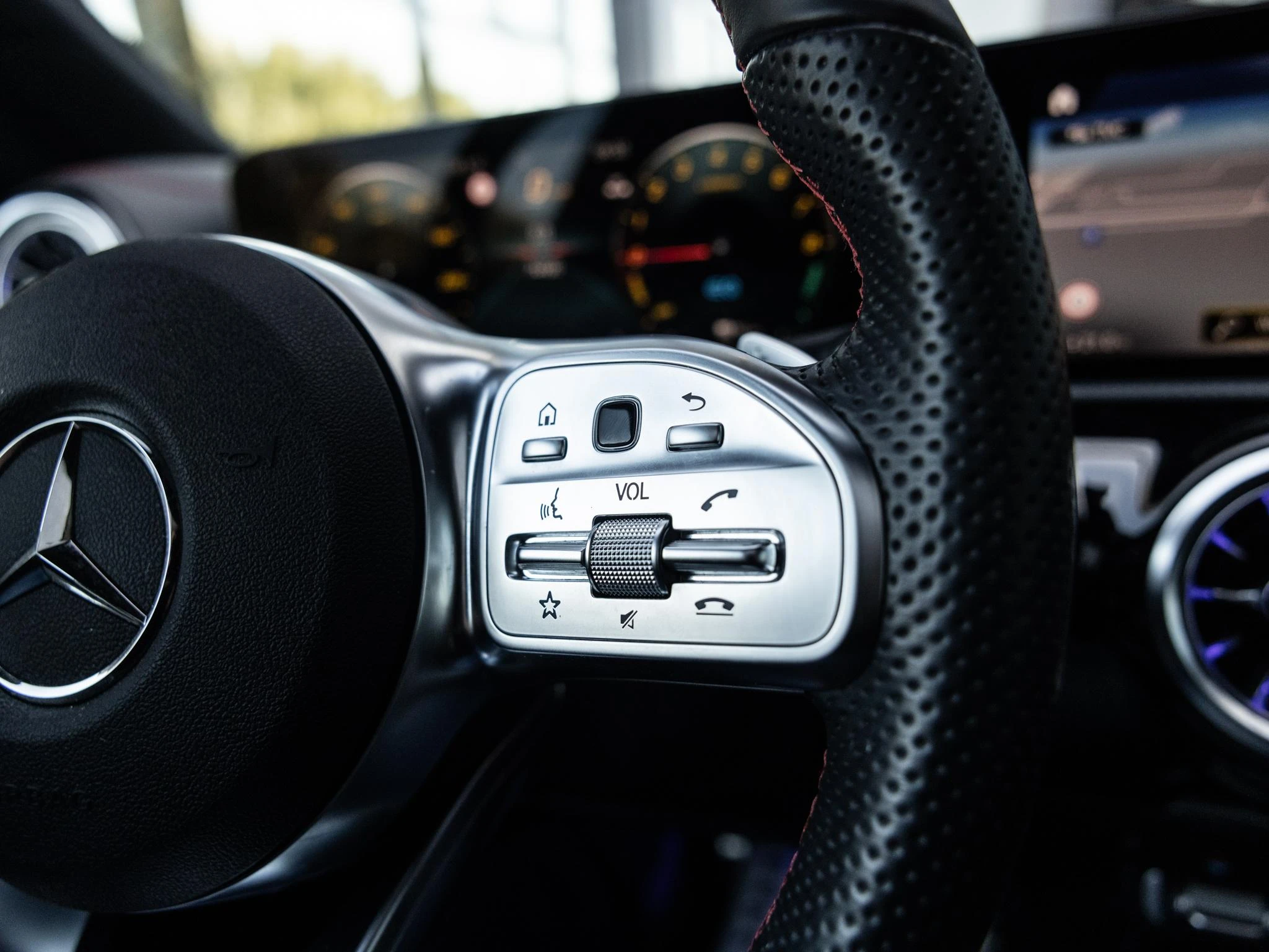 Mercedes-Benz-CLA-image-34
