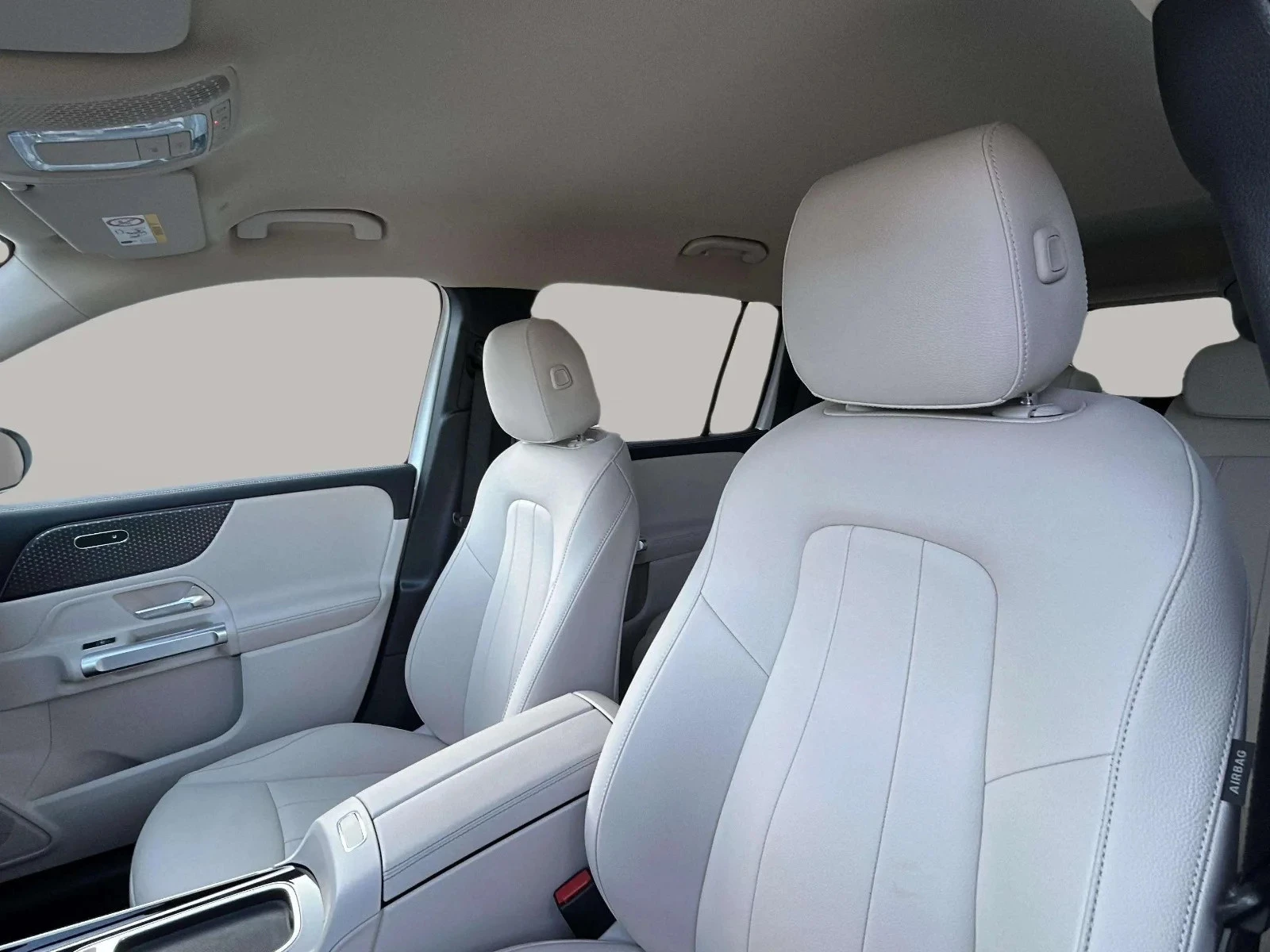 Mercedes-Benz-EQB-image-18