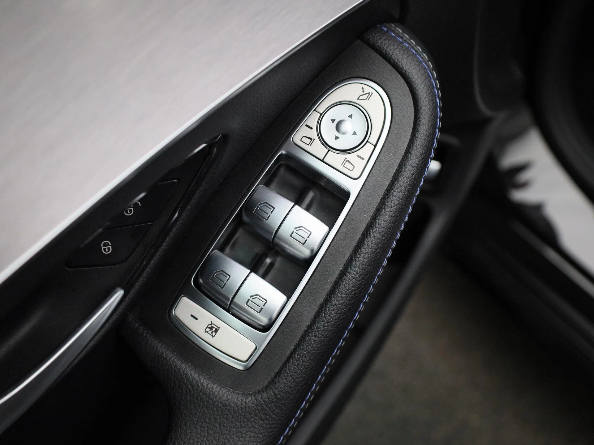 Mercedes-Benz-C-Klasse-image-29