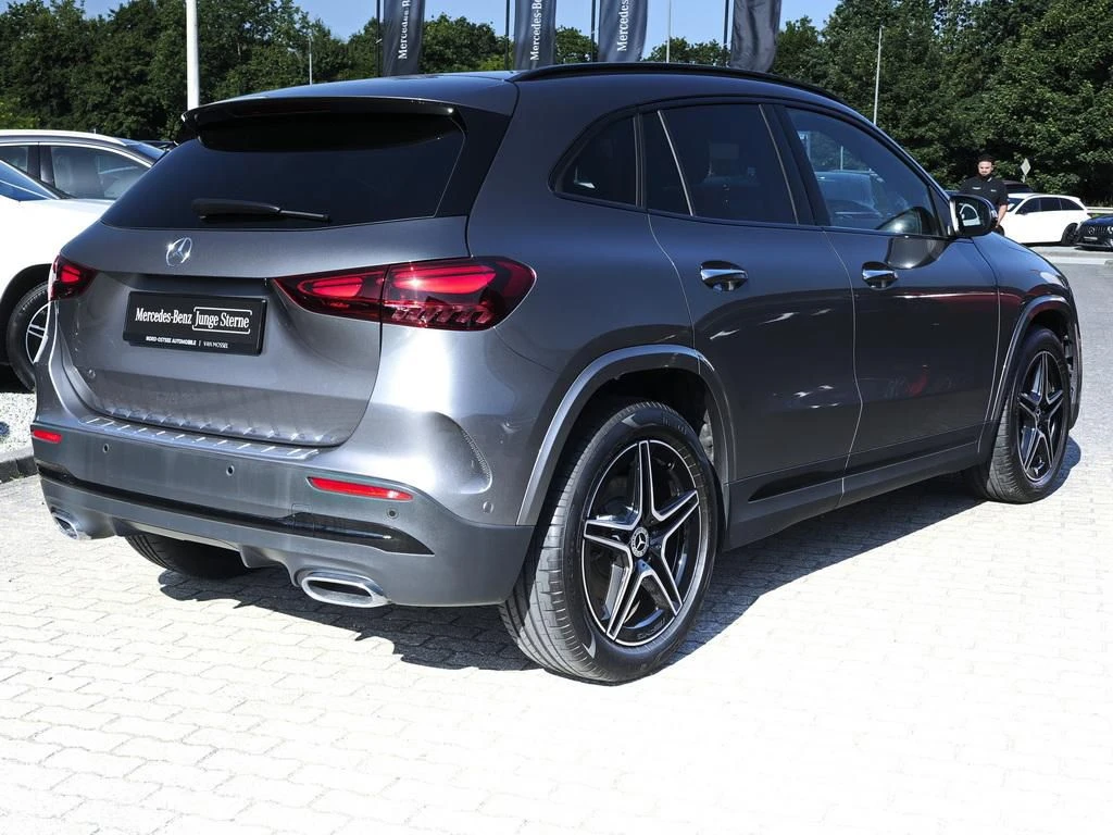 Mercedes-Benz-GLA 220 d-image-5