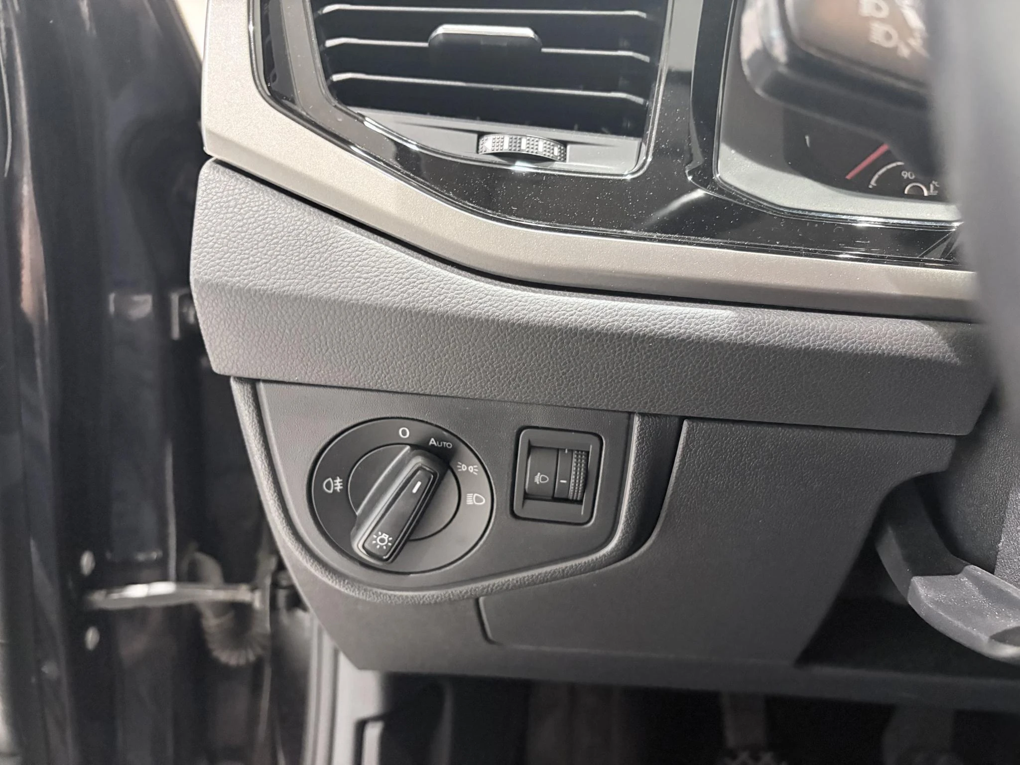Volkswagen-Polo-image-11