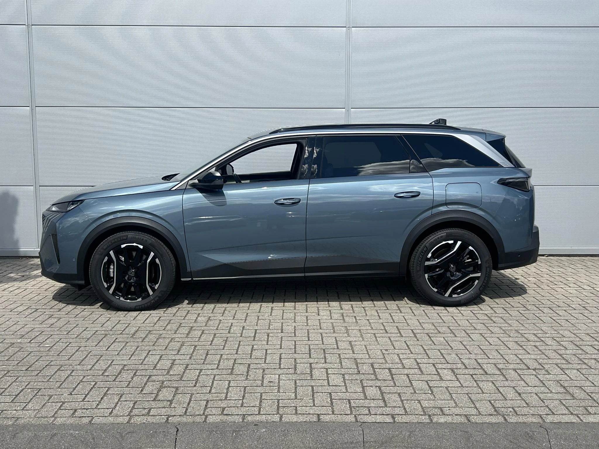 Peugeot-e-5008-image-2
