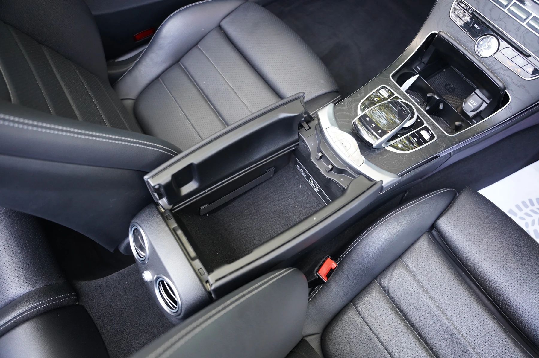 Mercedes-Benz-C-Class-image-28