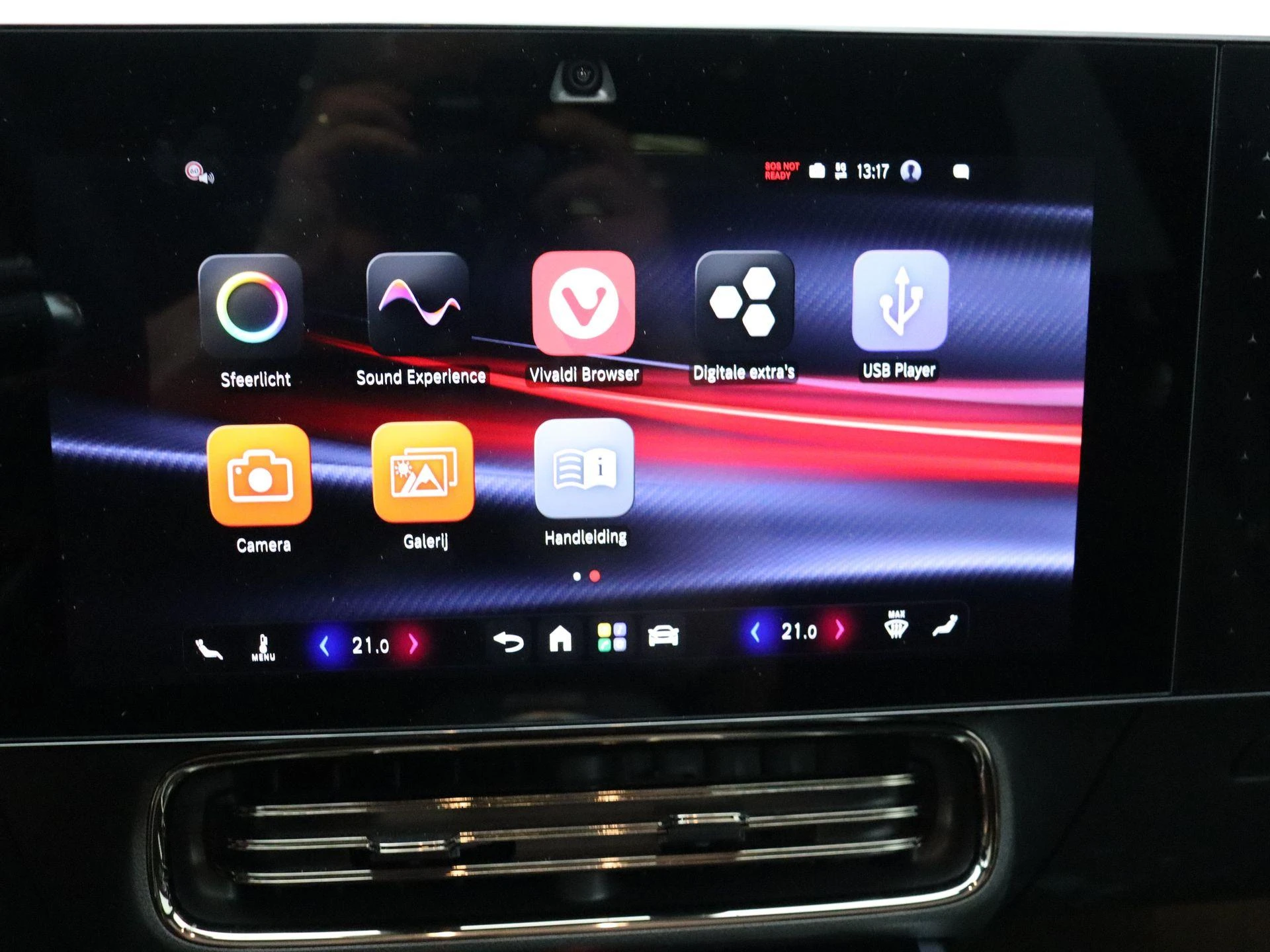 Mercedes-Benz-CLA-image-18