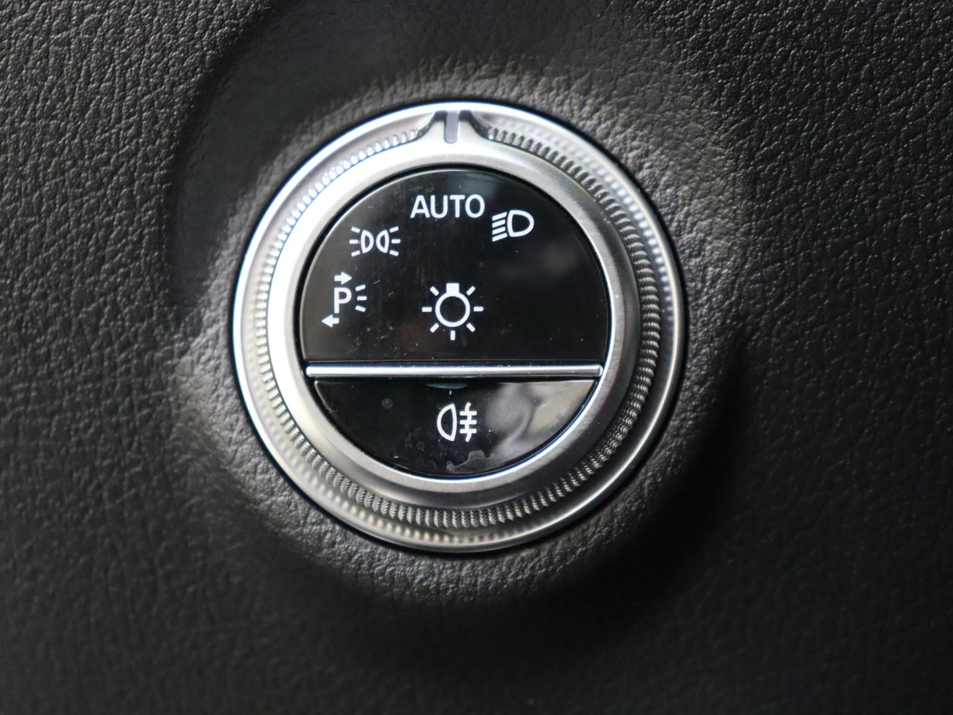 Mercedes-Benz-C-Klasse-image-22