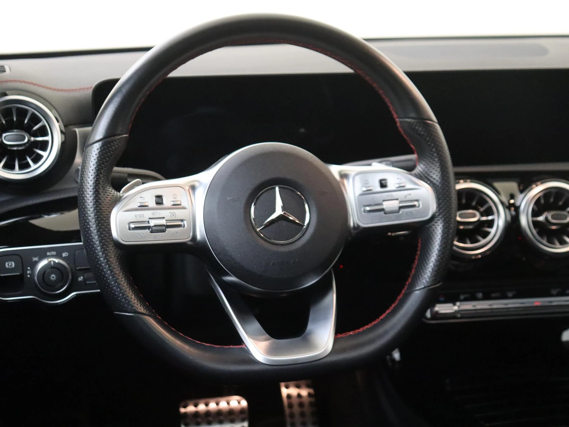 Mercedes-Benz-CLA-image-9