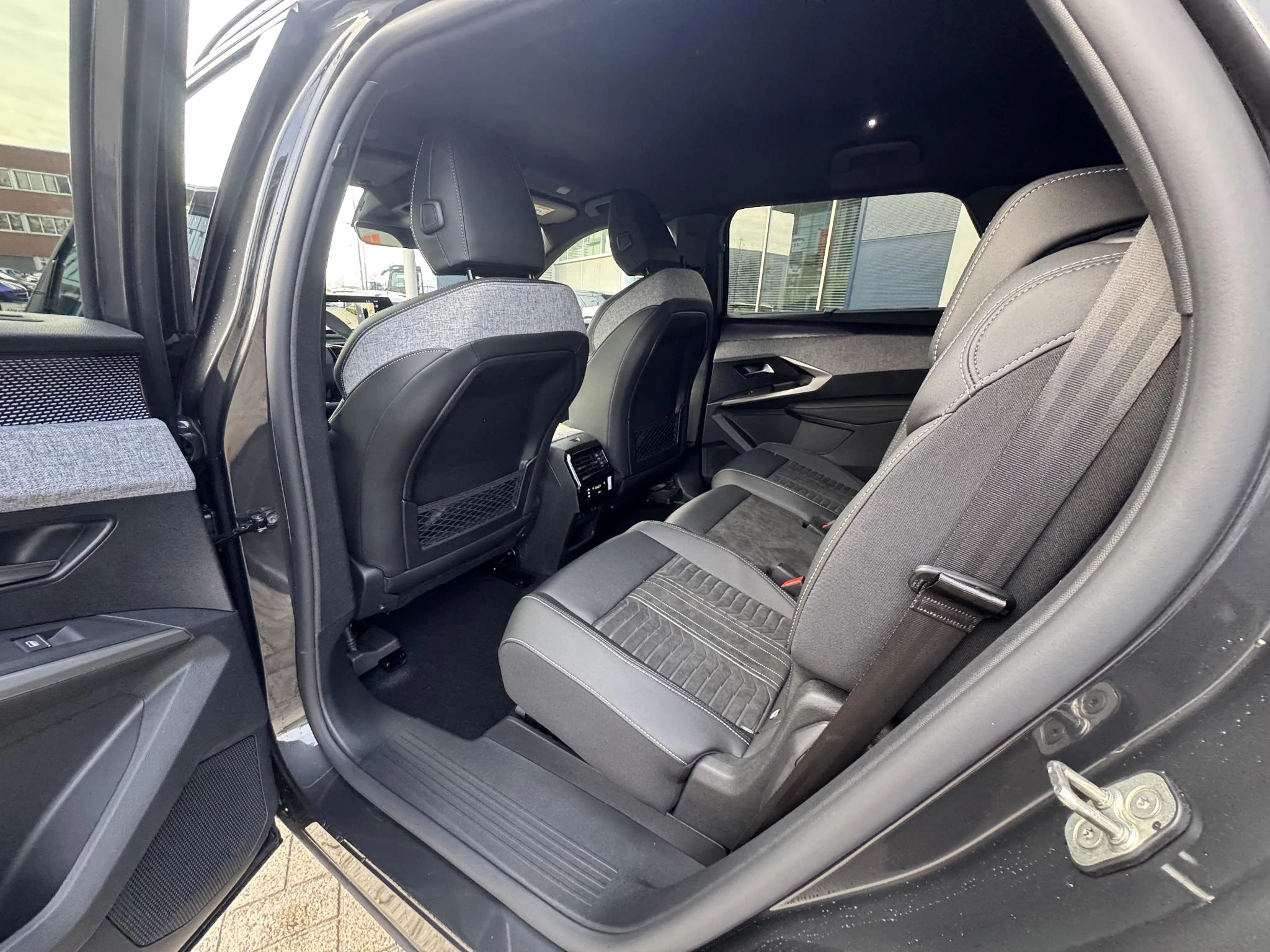 Peugeot-e-5008-image-17