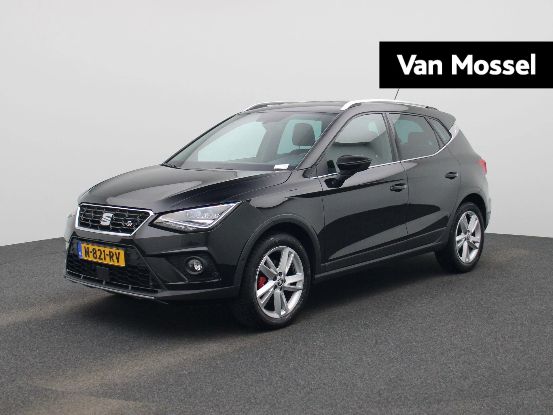 SEAT-Arona-image-0