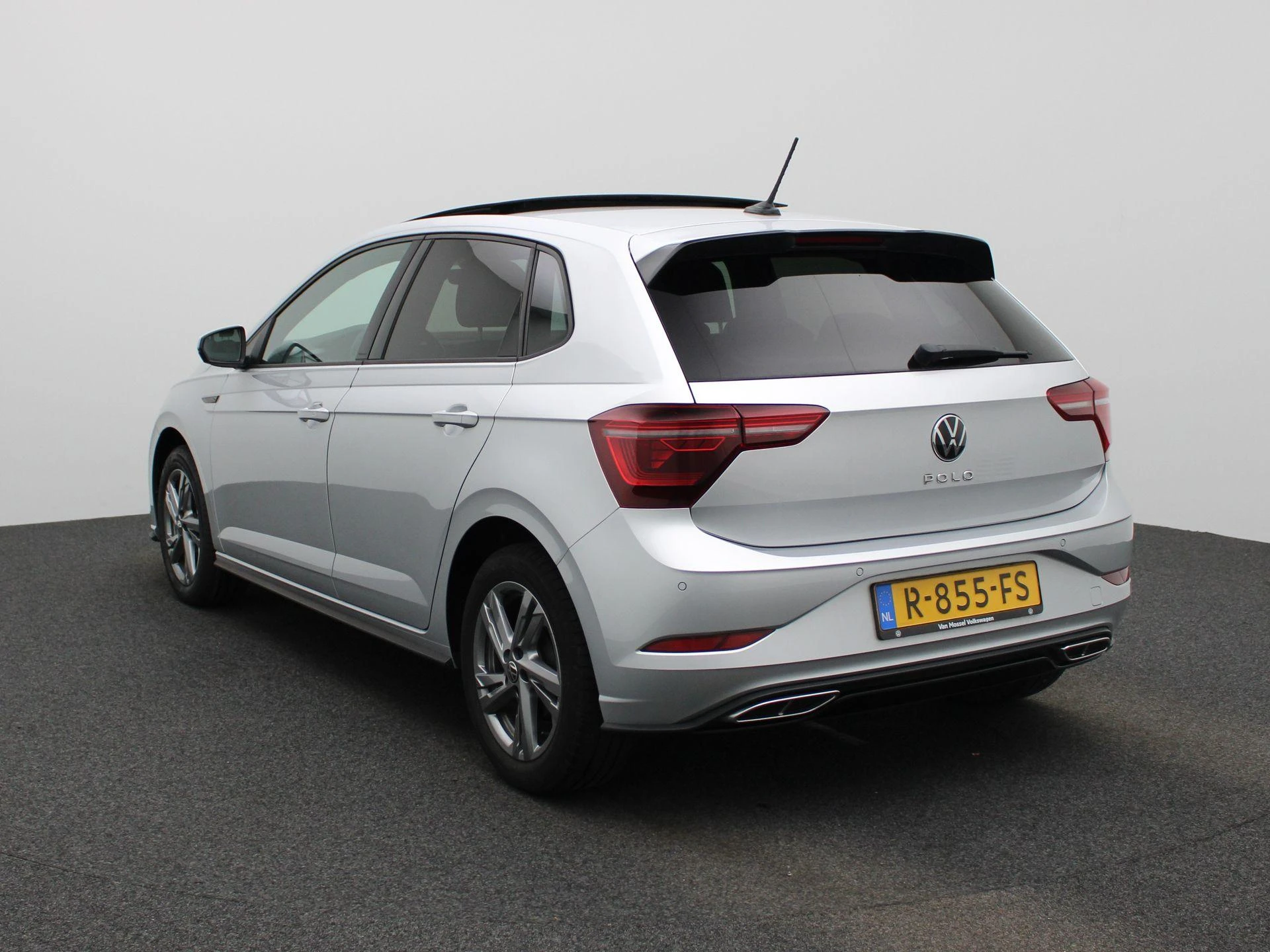 Volkswagen-Polo-image-1