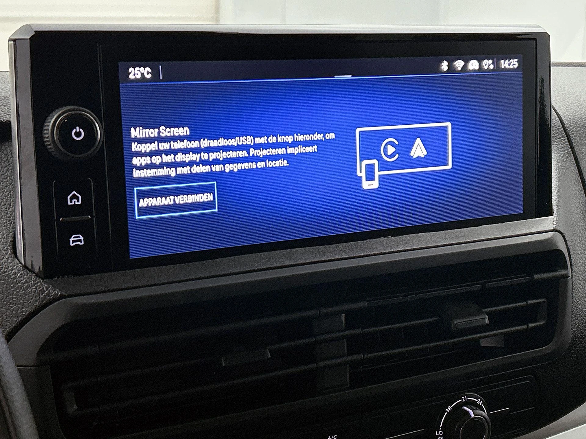 Opel-Vivaro-image-16