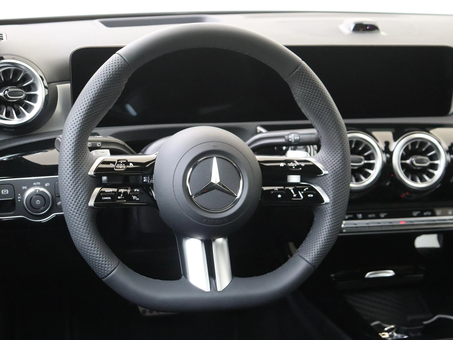 Mercedes-Benz-A-Klasse-image-9