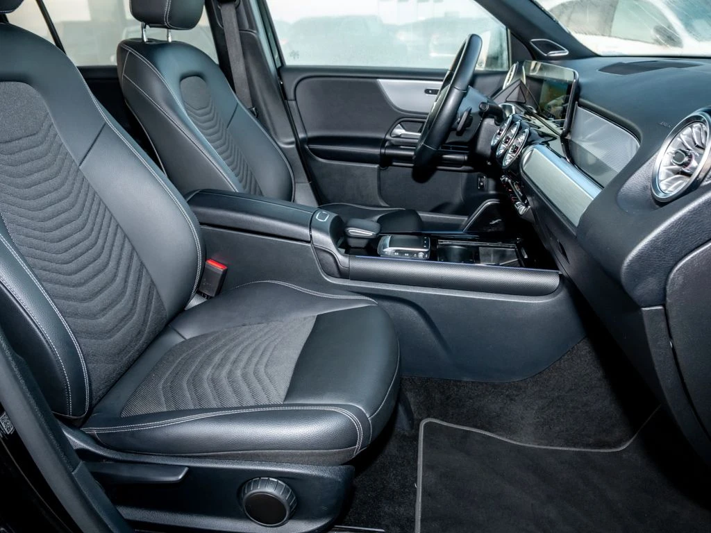 Mercedes-Benz-GLB 200 d-image-11