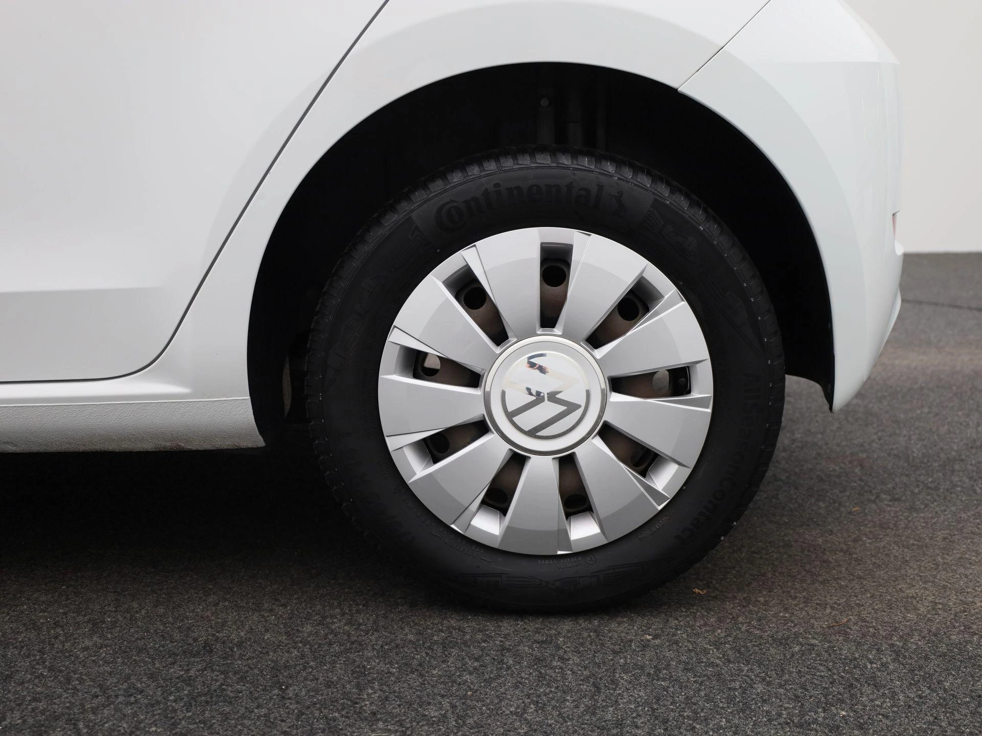 Volkswagen-up!-image-12