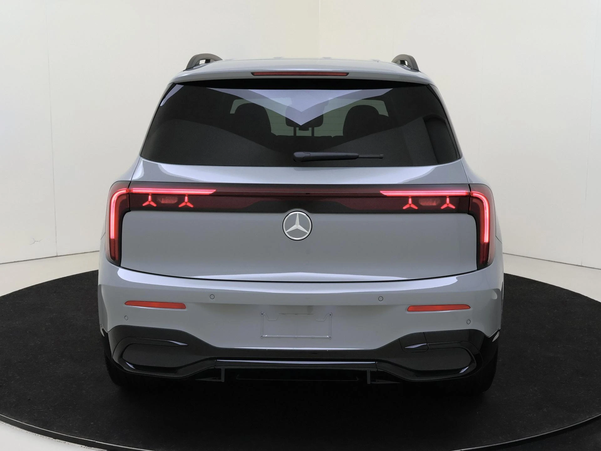 Mercedes-Benz-GLB-image-6