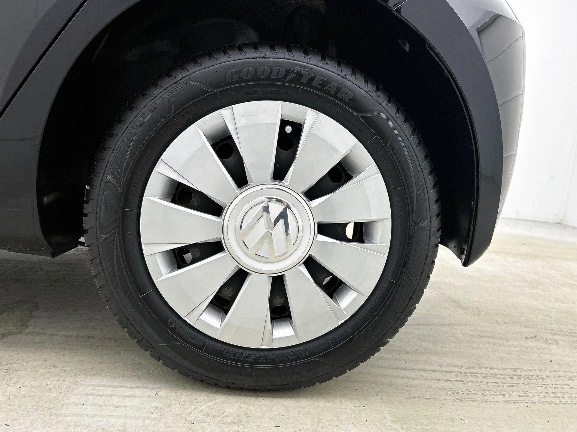 Volkswagen-up!-image-28