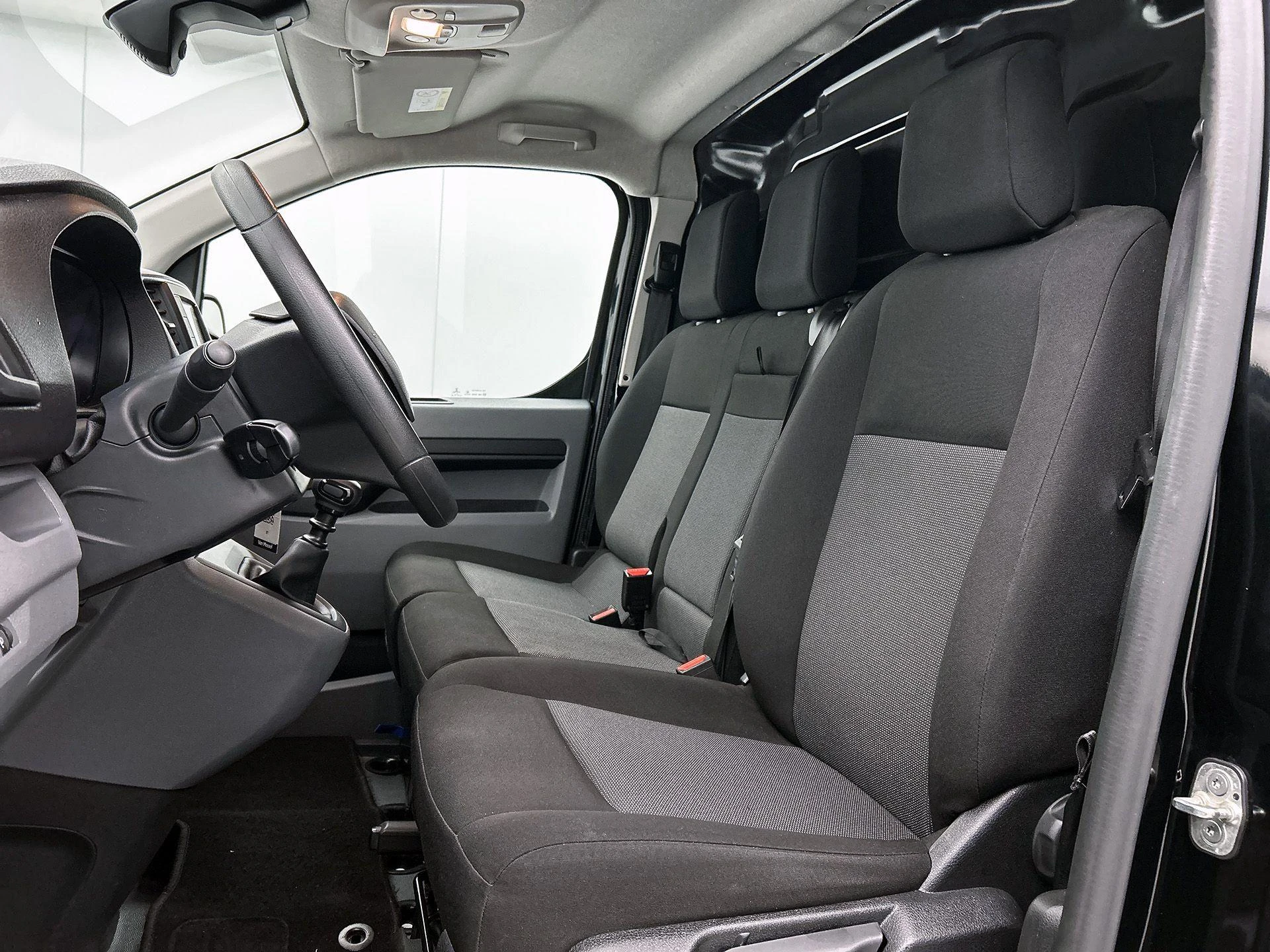 Opel-Vivaro-image-29