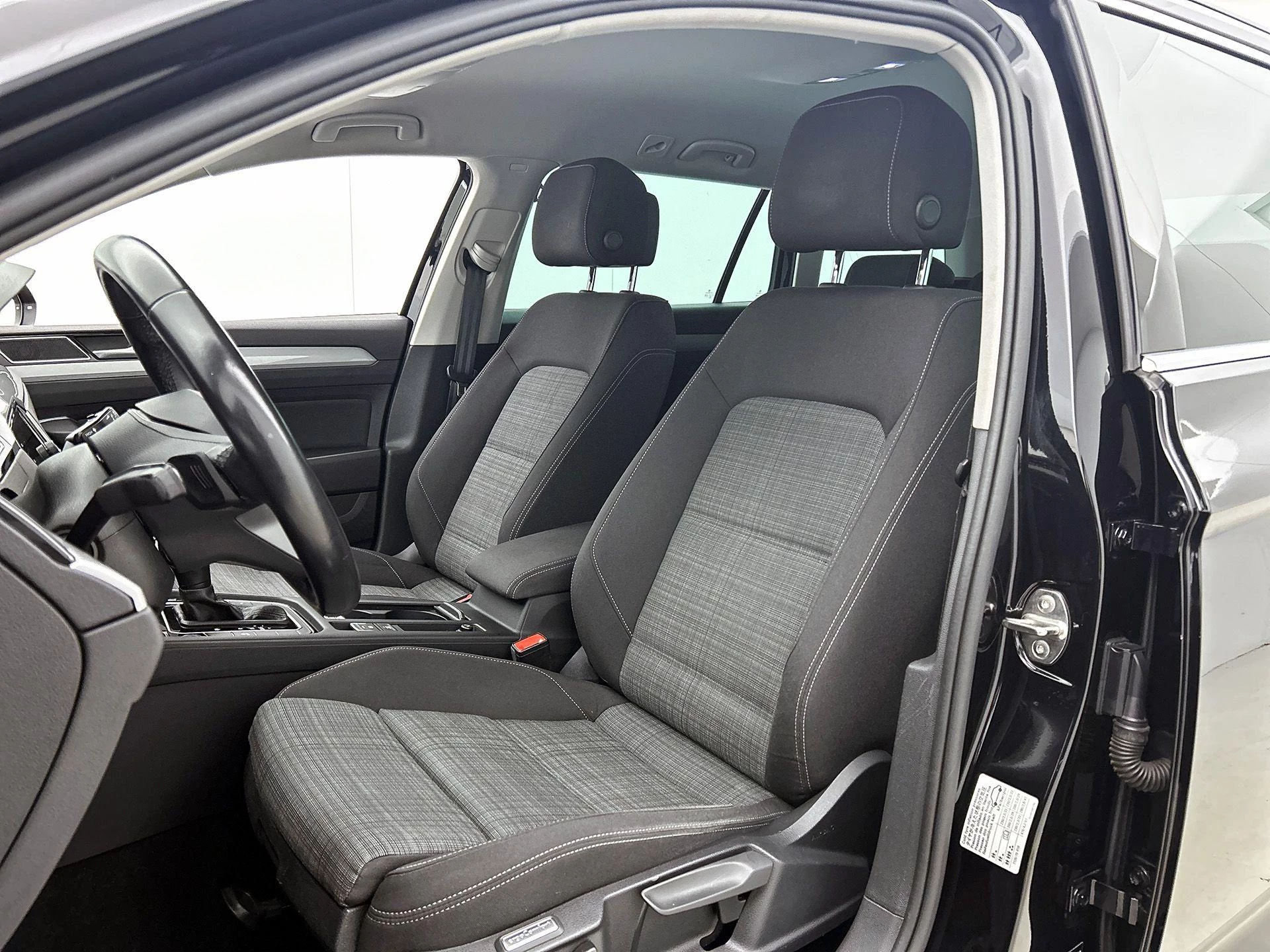 Volkswagen-Passat-image-34