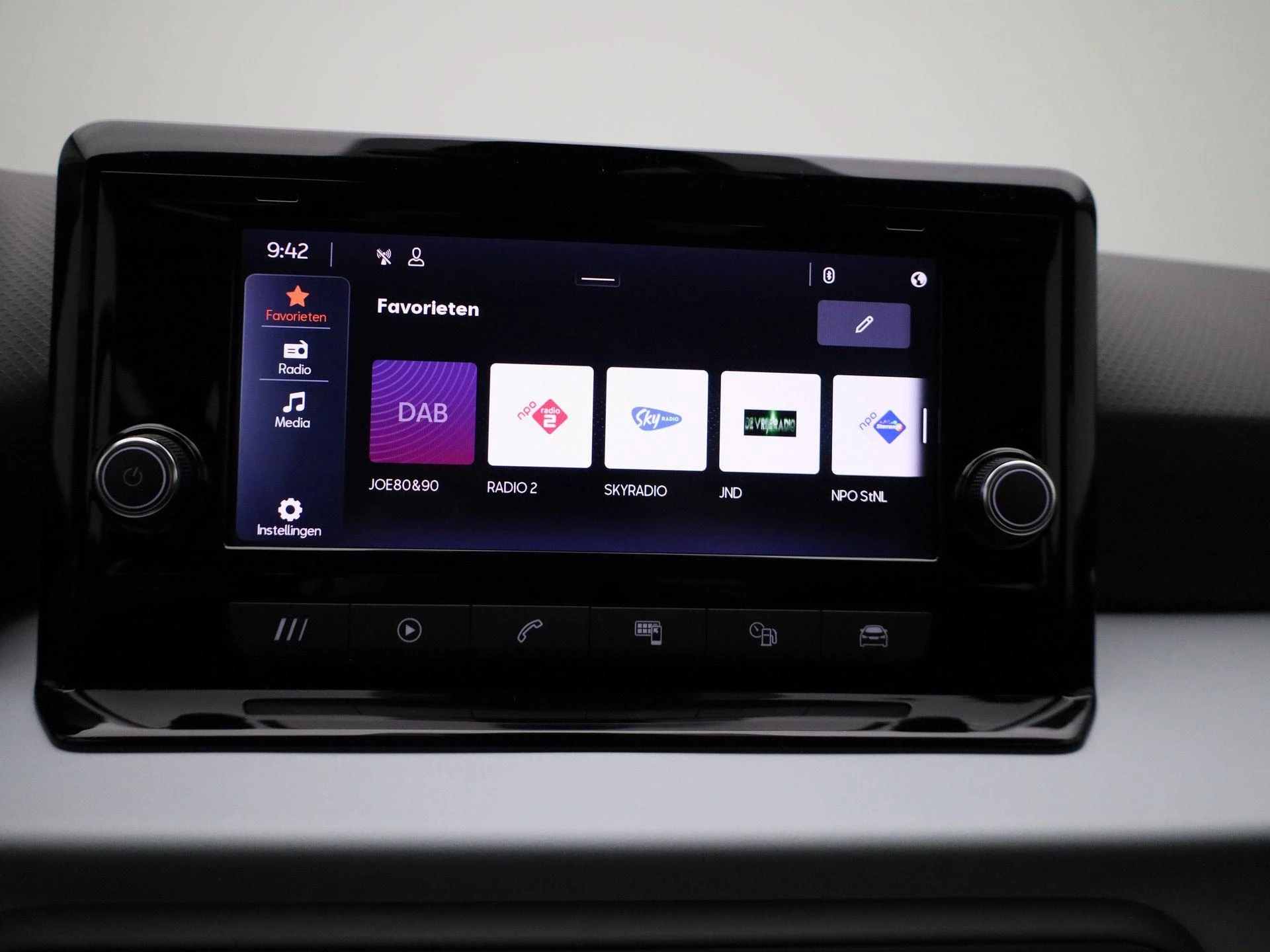 SEAT-Arona-image-14
