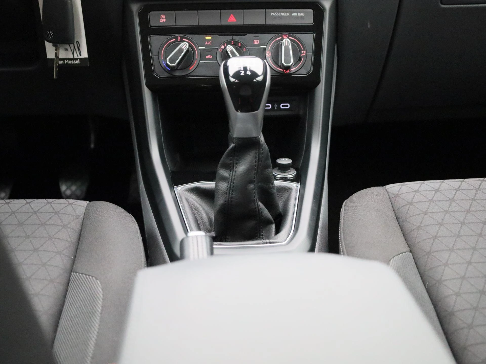 Volkswagen-T-Cross-image-9