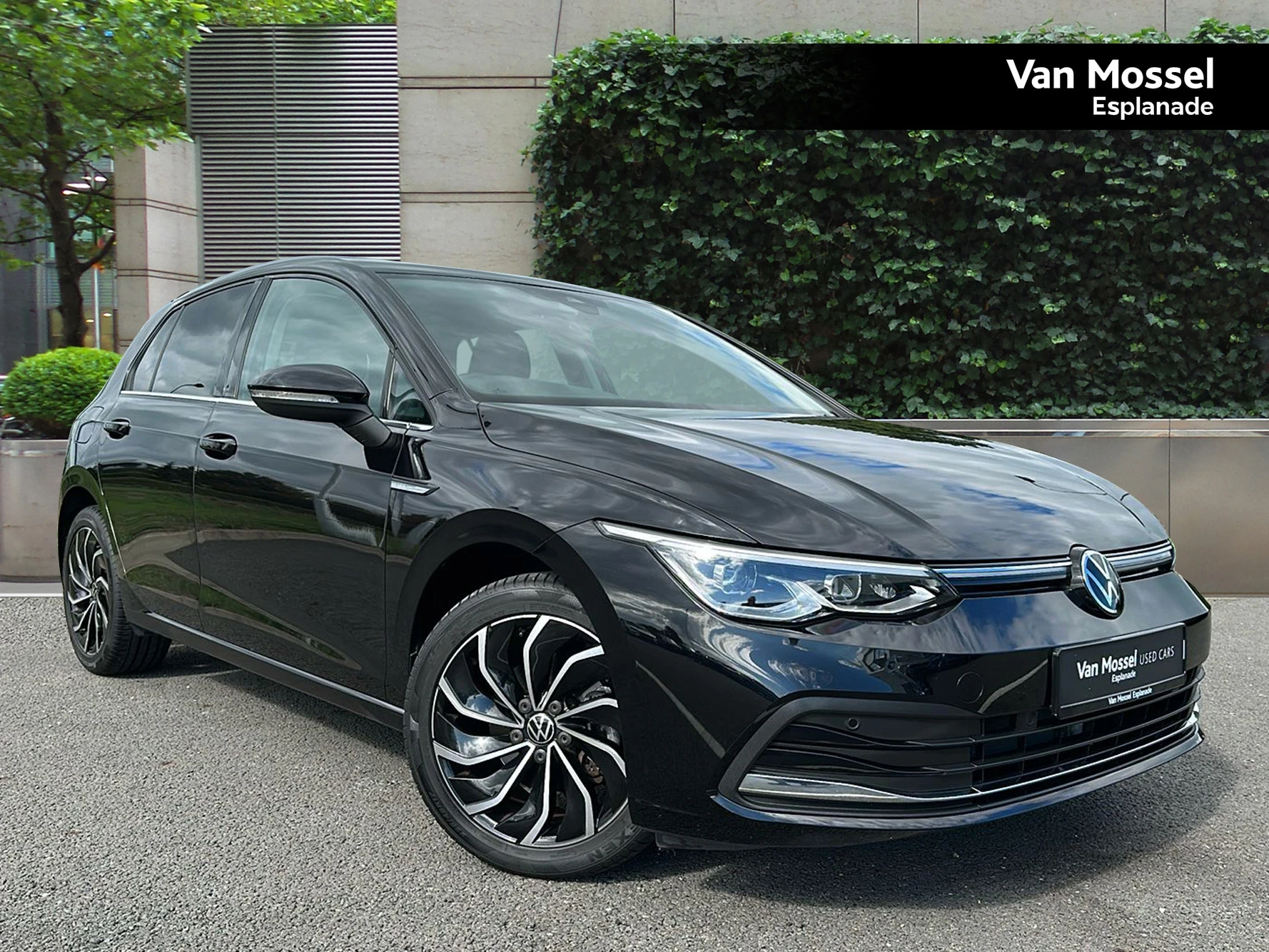 Volkswagen-Golf-image-0
