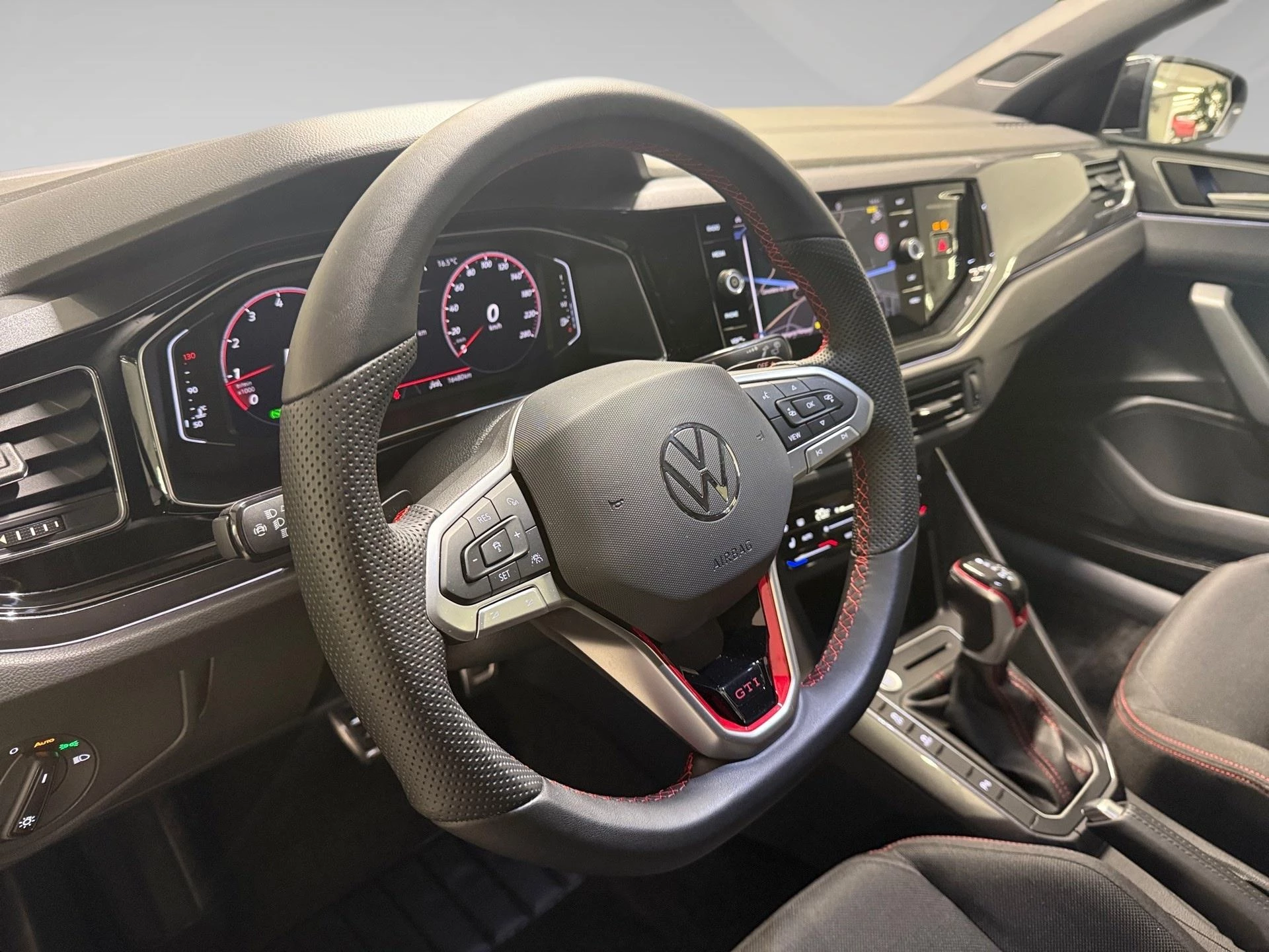 Volkswagen-Polo-image-7