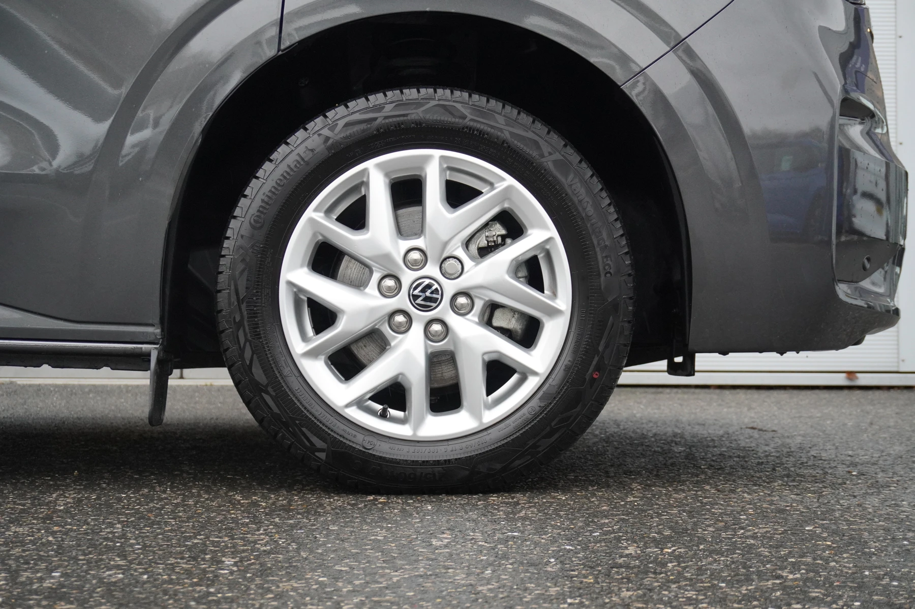 Volkswagen-Transporter-image-36