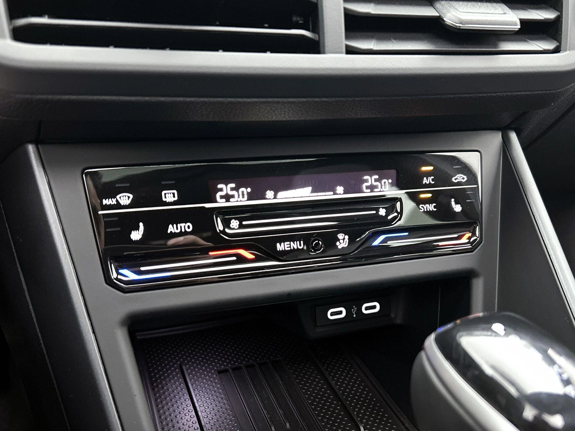 Volkswagen-Polo-image-17