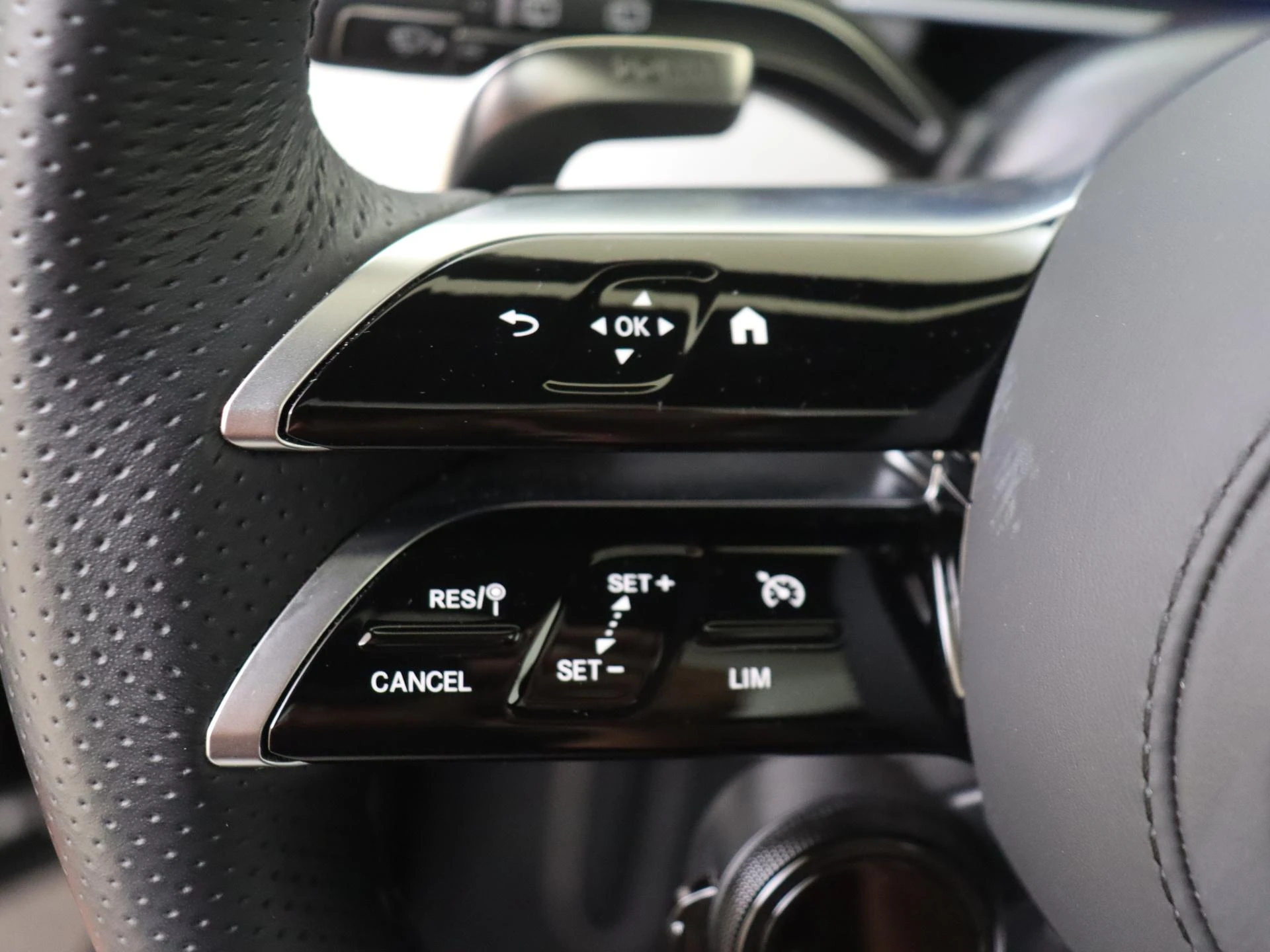 Mercedes-Benz-GLE-image-11