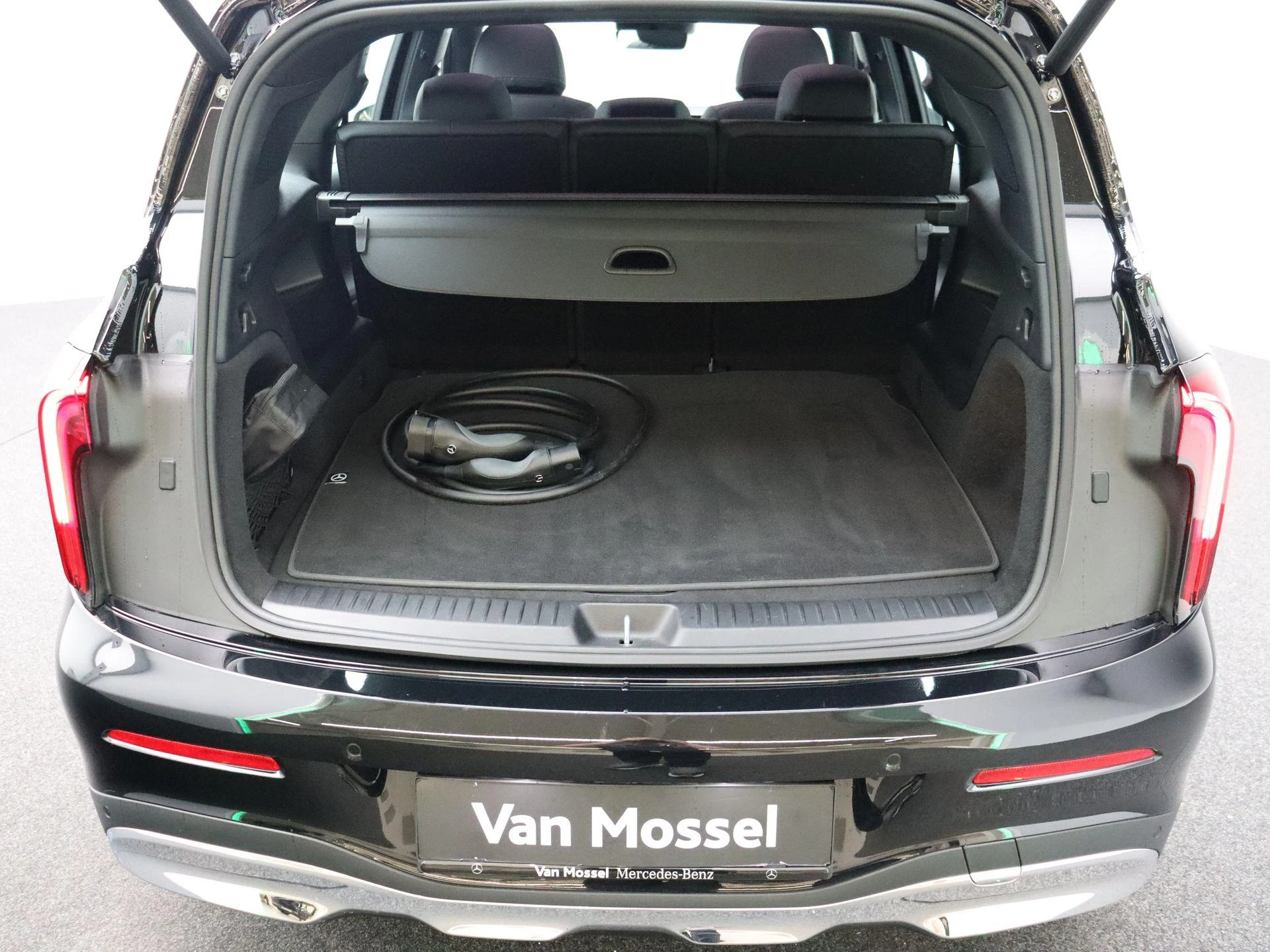 Mercedes-Benz-GLB-image-28